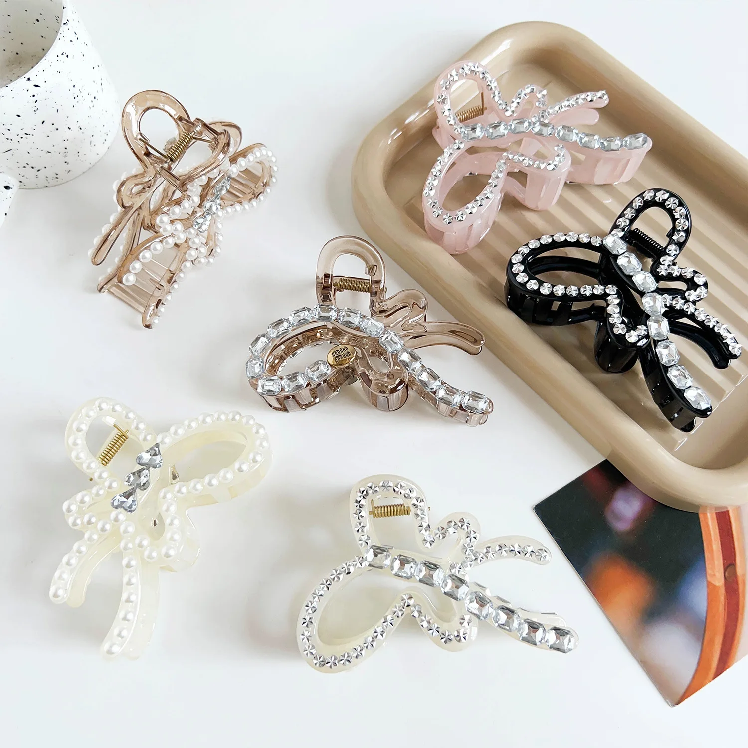 Hot Selling Crystal Diamond Butterfly Hair Claw Clip Girls Elegant Pearl Jaw Clip Women Luxury Date Party Hair Accessories Gifts