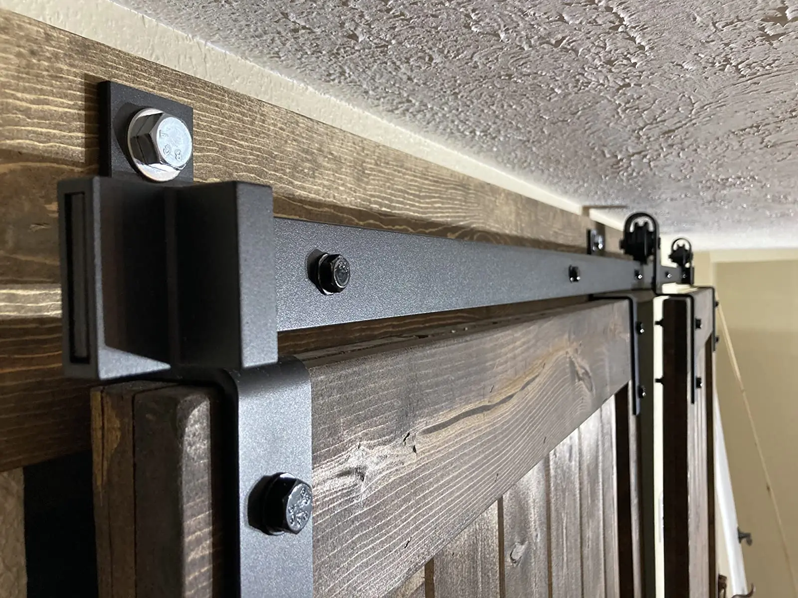 Modern Black Color Bypass Sliding Barn Door Hardware Kit For Double Door