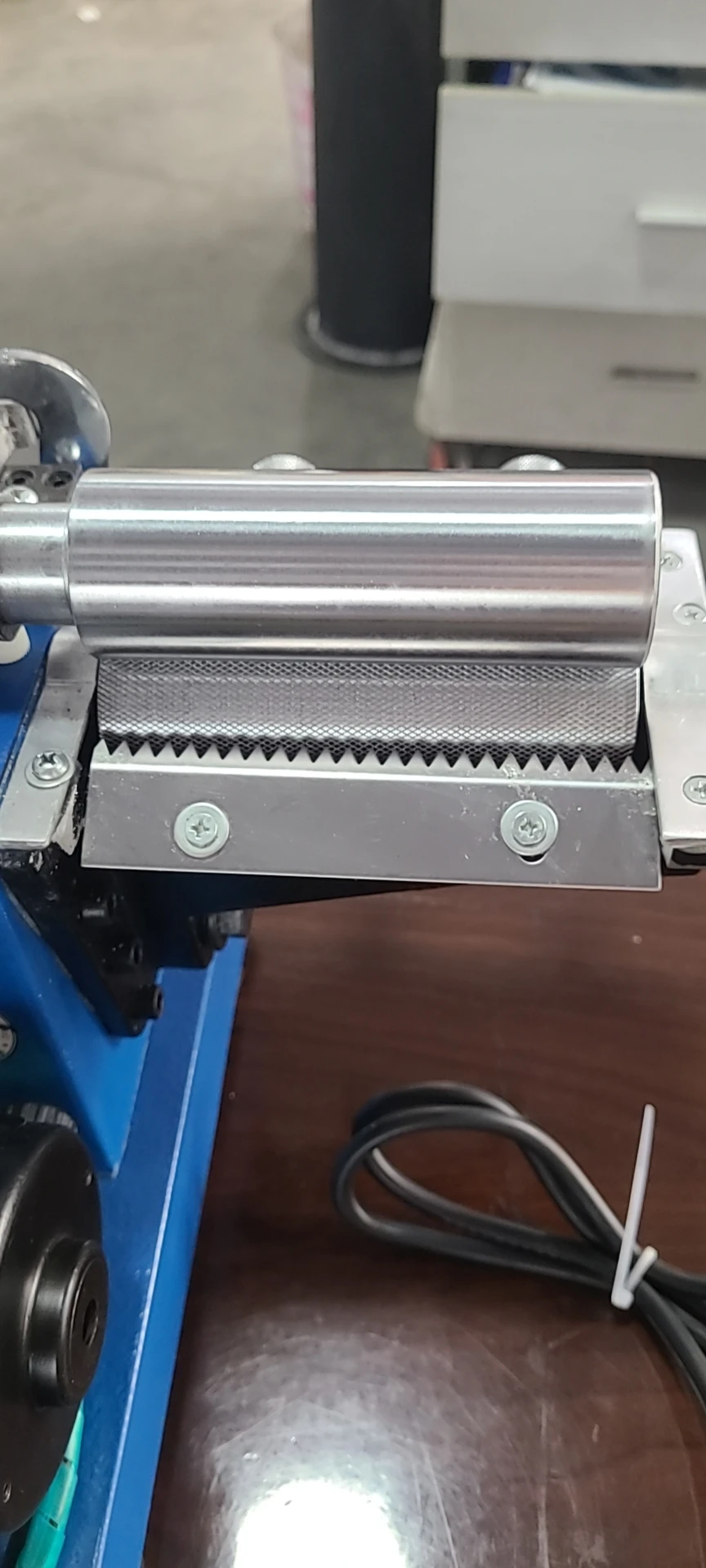 COLD Glue Spreading Pasting Applicator COLD Glue Machine Adhesive Coating Spreader Leather Paper Gluing Machine for Sale