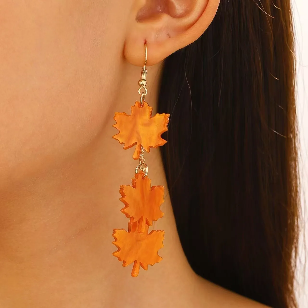 Vintage Crystal Zircon Red Maple Leaf Earrings Women Temperament Rhinestone Ginkgo Leaf Stud Earrings Party Jewelry
