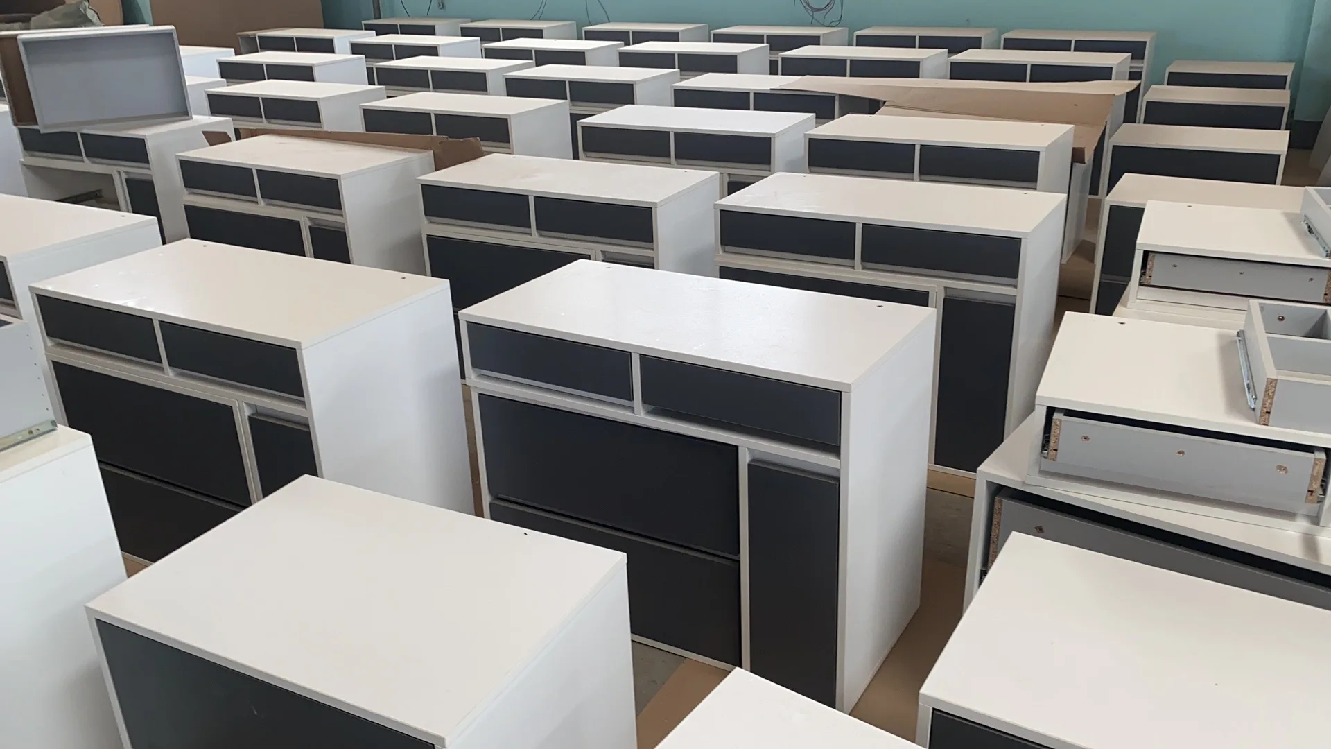 2024 hot selling factory producing computer desk with cabinet with best quality