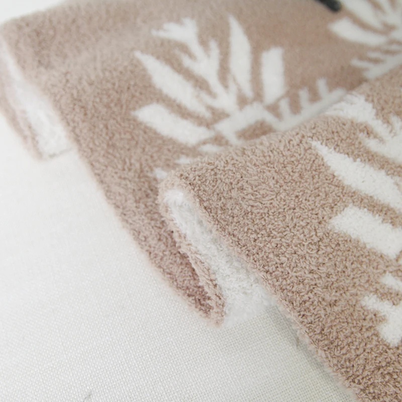 Custom logo Eco-friendly luxury 100% polyester plush quality throw blanket for home decoration