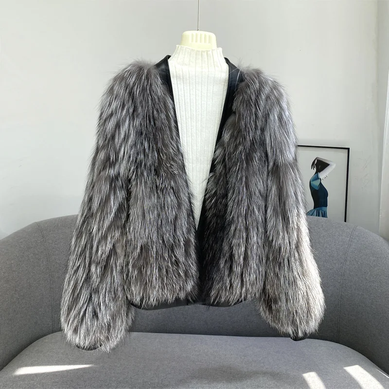 Models Show Latest Design Short Deep V-Neck Collar Natural Silver Fox Fur Coat Long Sleeve Single Button Fur Coats For Ladies