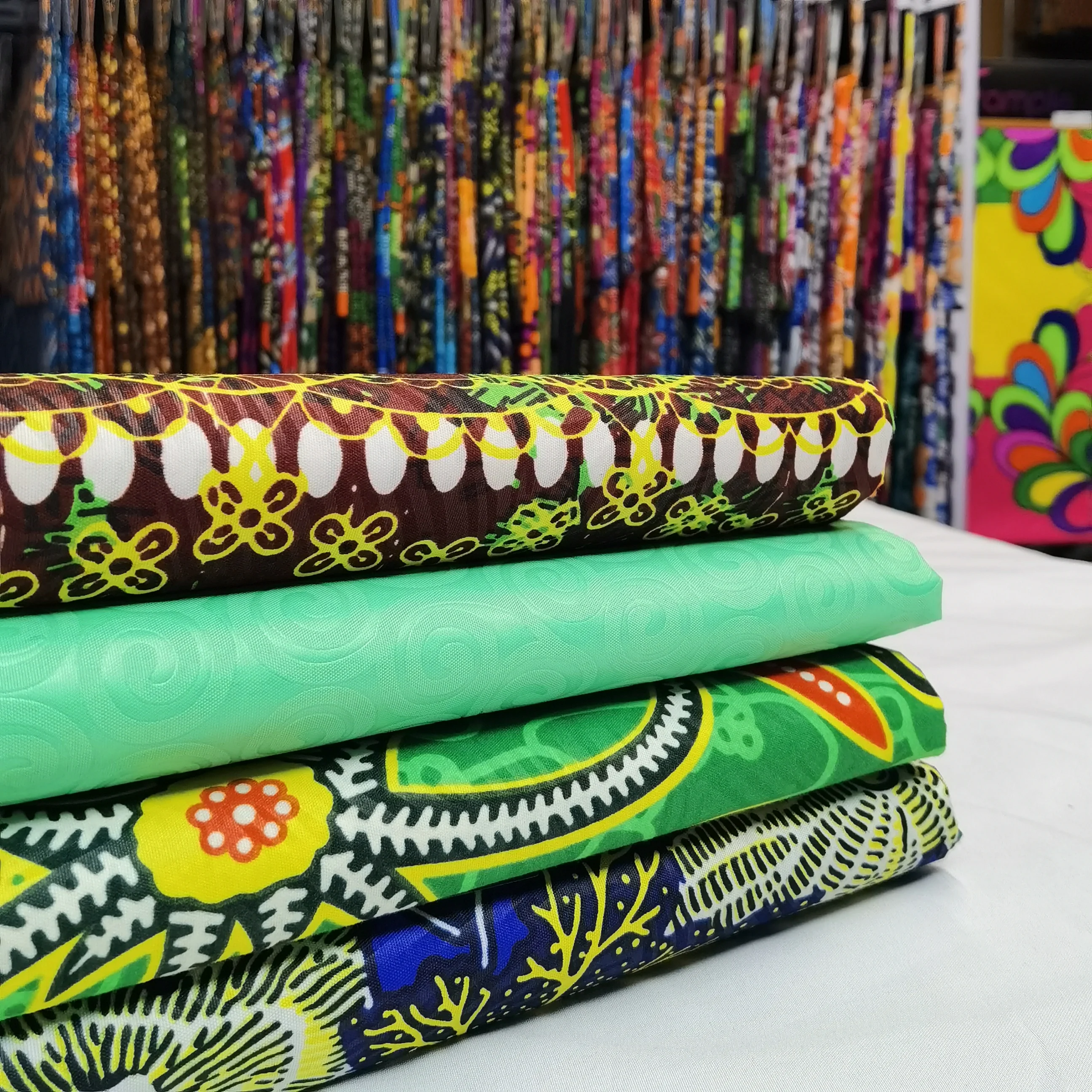 High Quality in Bright Cheap African Wax Print Fabric 2023 Hot Sale 100% Polyester African Clothing Plaid Woven Weft Brushed 40s