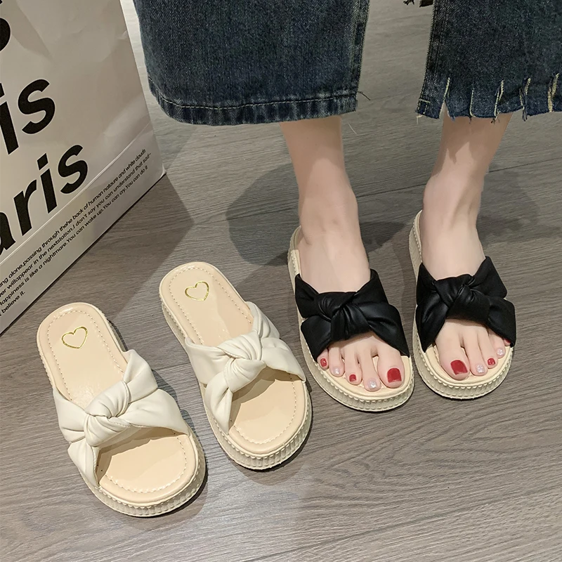 High quality luxury  Wholesale Cute  Slippers Smile Face Pattern Slides Ladies Winter Indoor Flat Warm Happy Face House Slipper