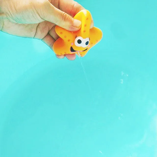 Eco Friendly Wholesaler sea animal floating squirt crab starfish shark and whale rubber bath toys