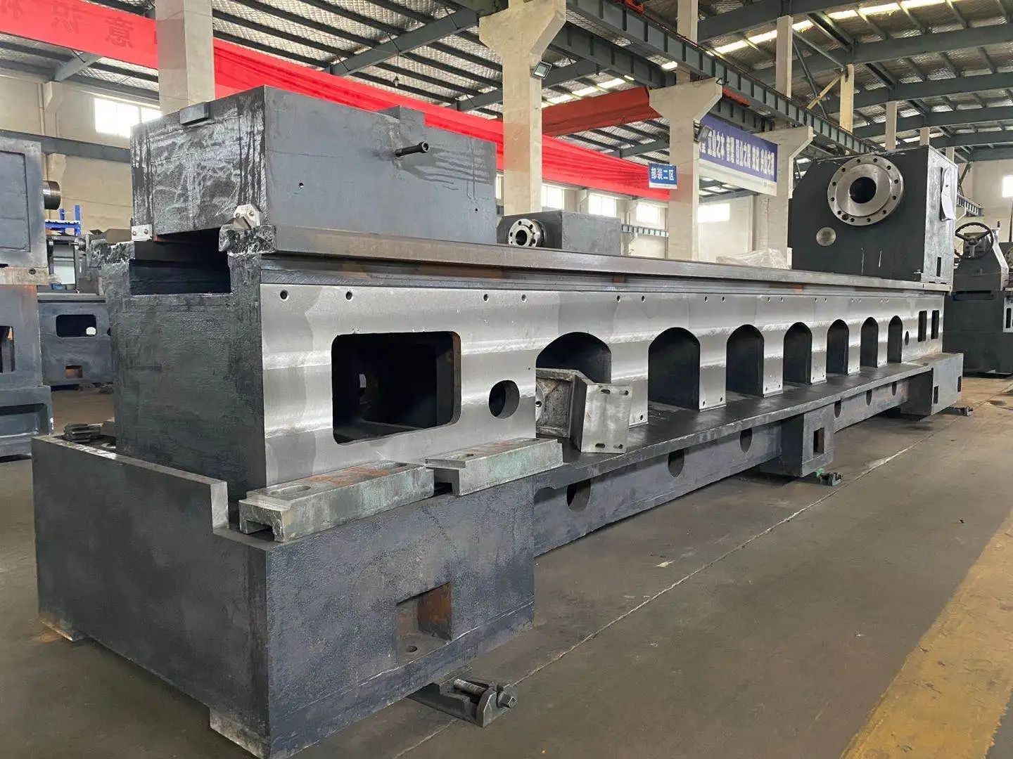 CK6185E cnc lathe machine in Dalin