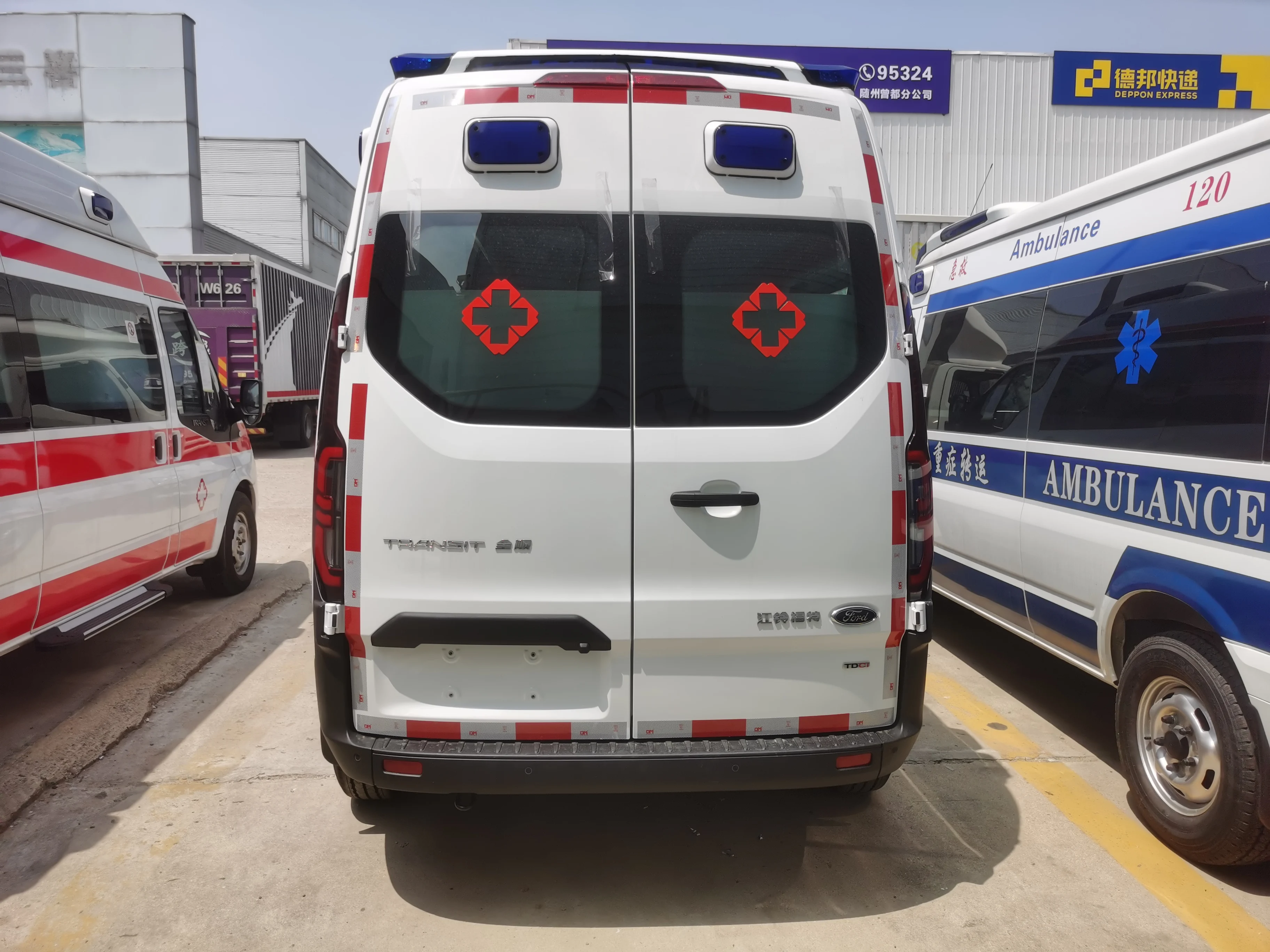 Автомобиль скорой помощи EMS автомобиль F ord 4*2 медицинский грузовик для продажи