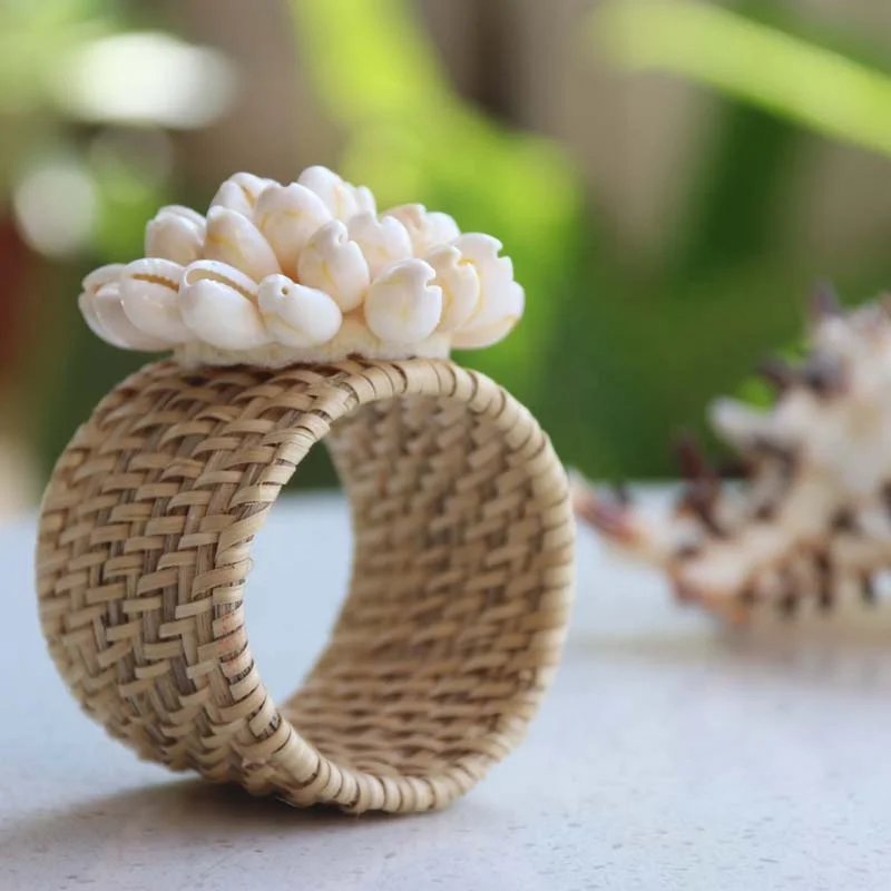 Natural Rattan Weaving Cowrie Shell Beads Flower Napkin Rings Holder Napkin Buckle for Wedding Party Dinner Table Decor