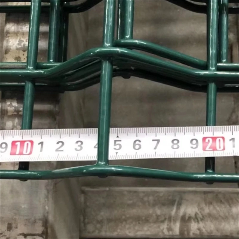 Factory Professional Pvc Coated Metal Outdoor Garden Fence V Bend Triangle Bend Fence Panel Custom 3d Curved Wire Mesh Fence