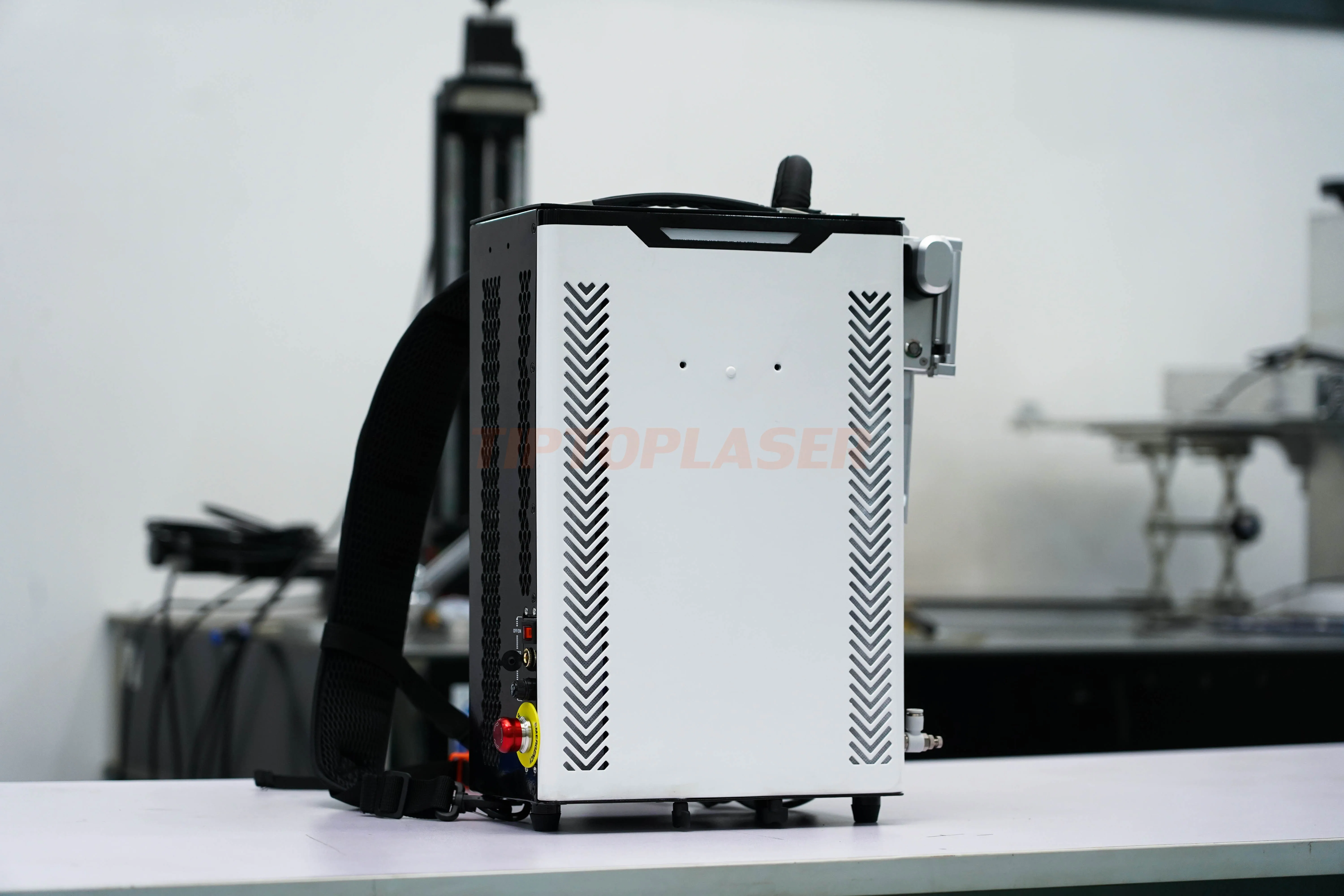 200W 300W Factory Best price pulse laser cleaning machine with battery portable lazer rust paint cleaner 2024 new product