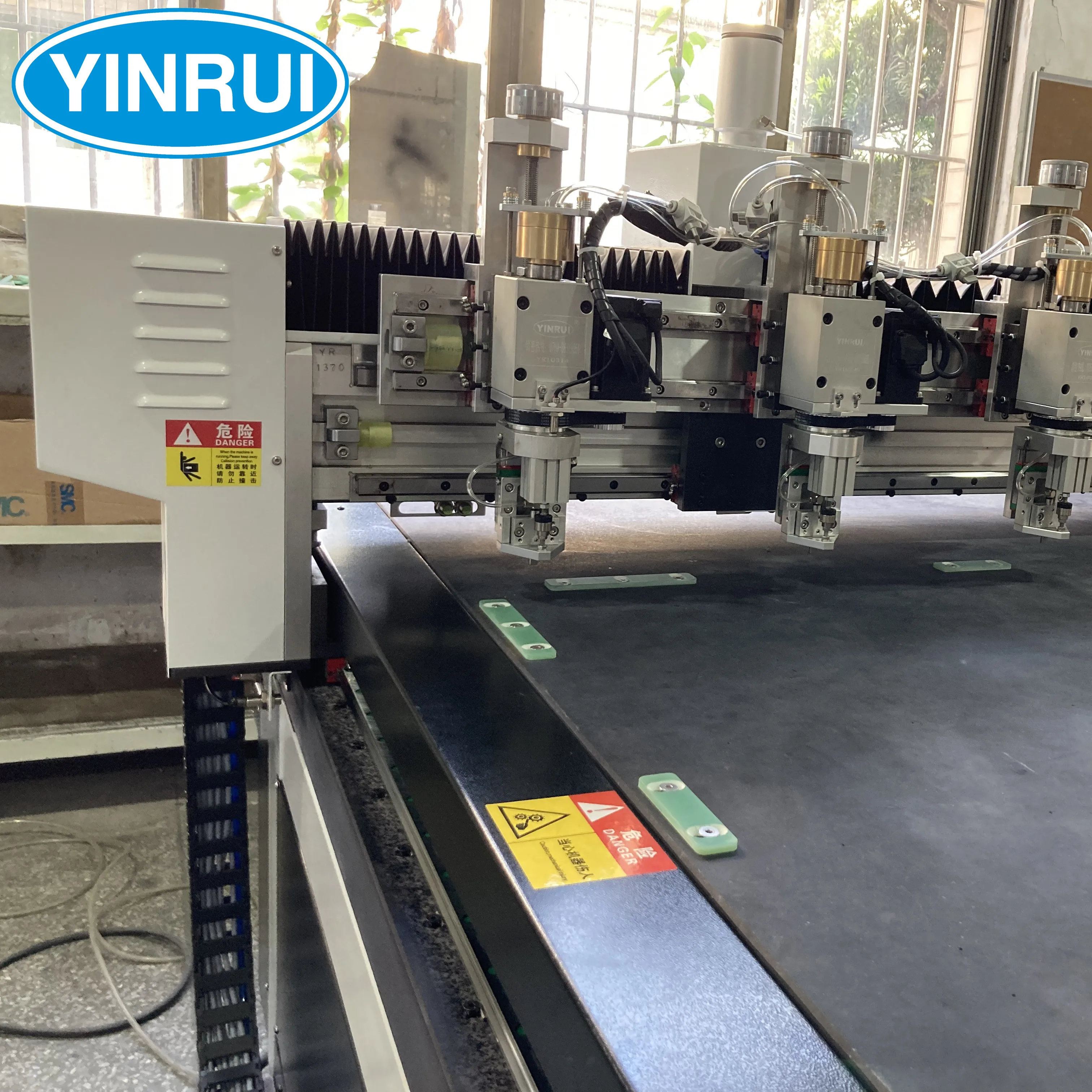 Multi cutters ultrathin glass cutting machine with high accuracy +-0.05