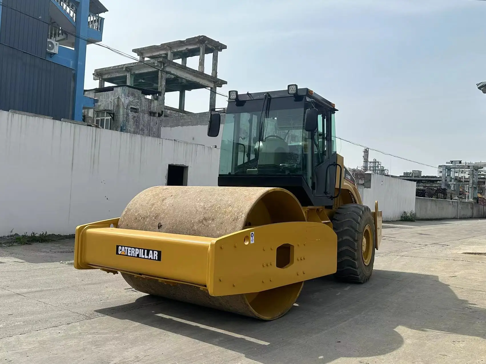 Japan Road roller compactor used Caterpillar CS683 CS583 for sale