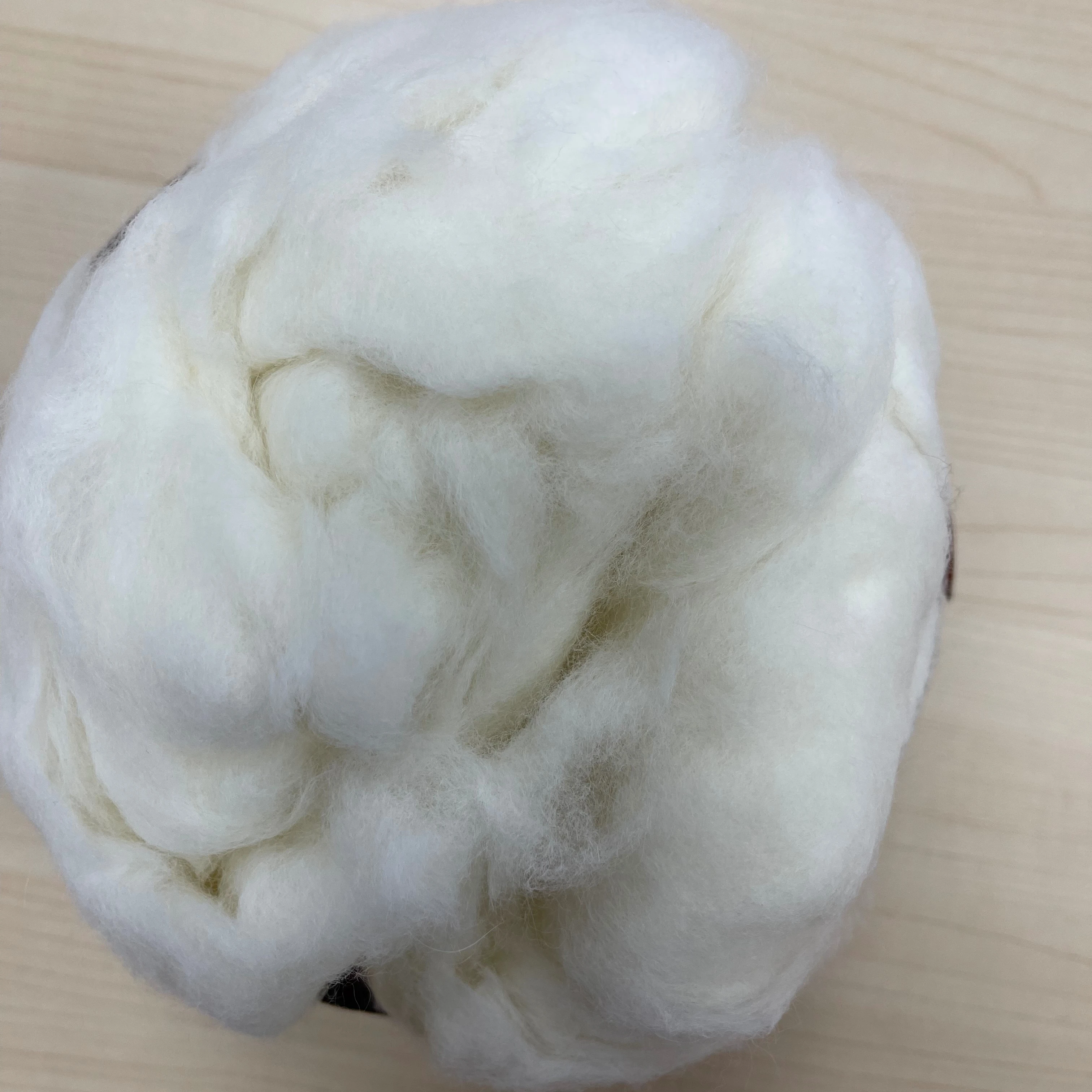 Депигмент белого цвета с подкладкой из лисьего меха 17.5mic/26-28