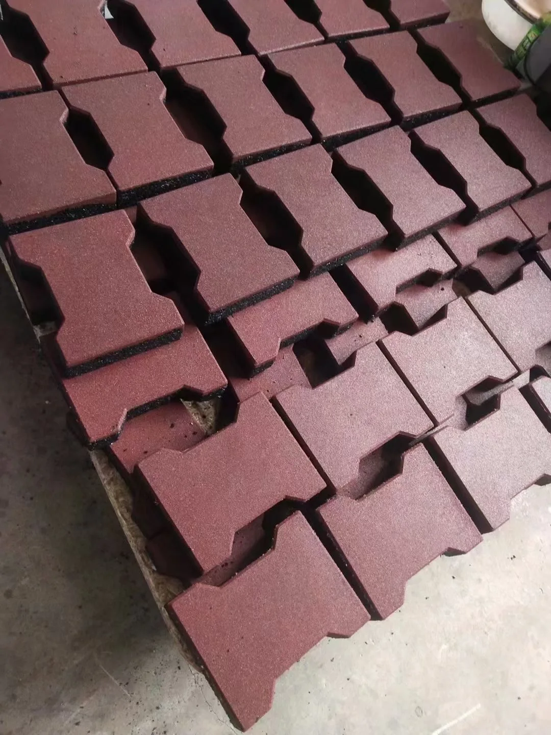 Support custom  equine interlock horse barn dog bone rubber paver flooring tile for horse stable