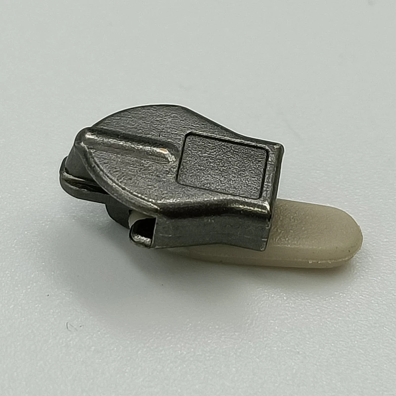Wholesale Metal Zipper Sliders with Plastic rubber puller Tab Sizes 3# Customizable for Clothing Luggage  for Repair