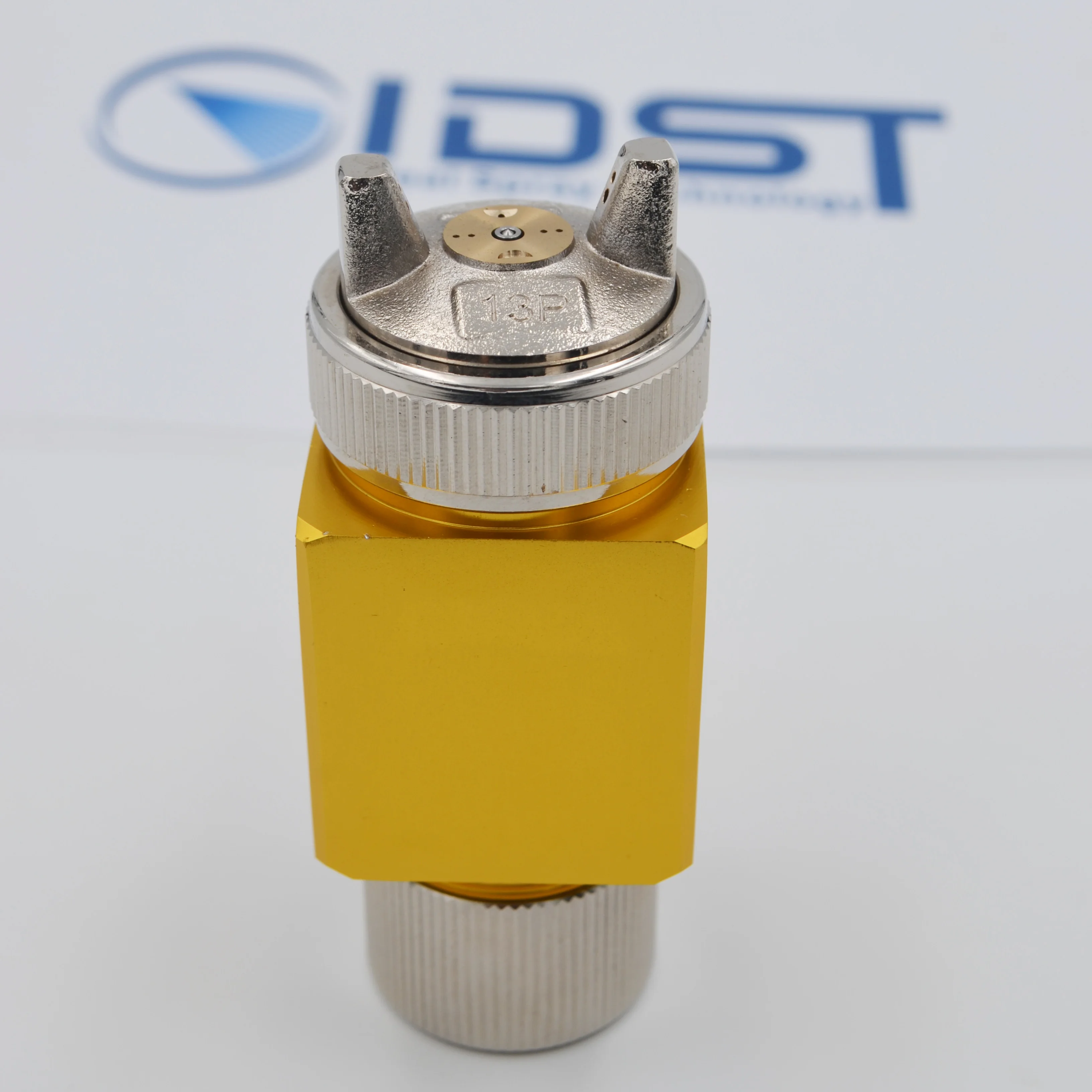 External mixing water air atomizing spray nozzle