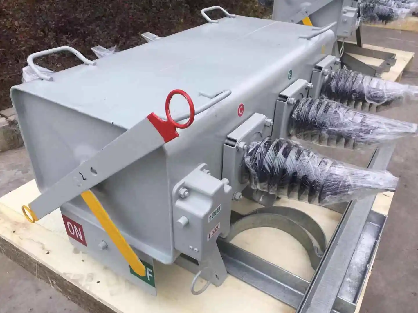 11KV 630A 1250A Manually Operated Pole Mounted SF6 Gas Insulated Electronic Sectionalizer Load Break Switch LBS