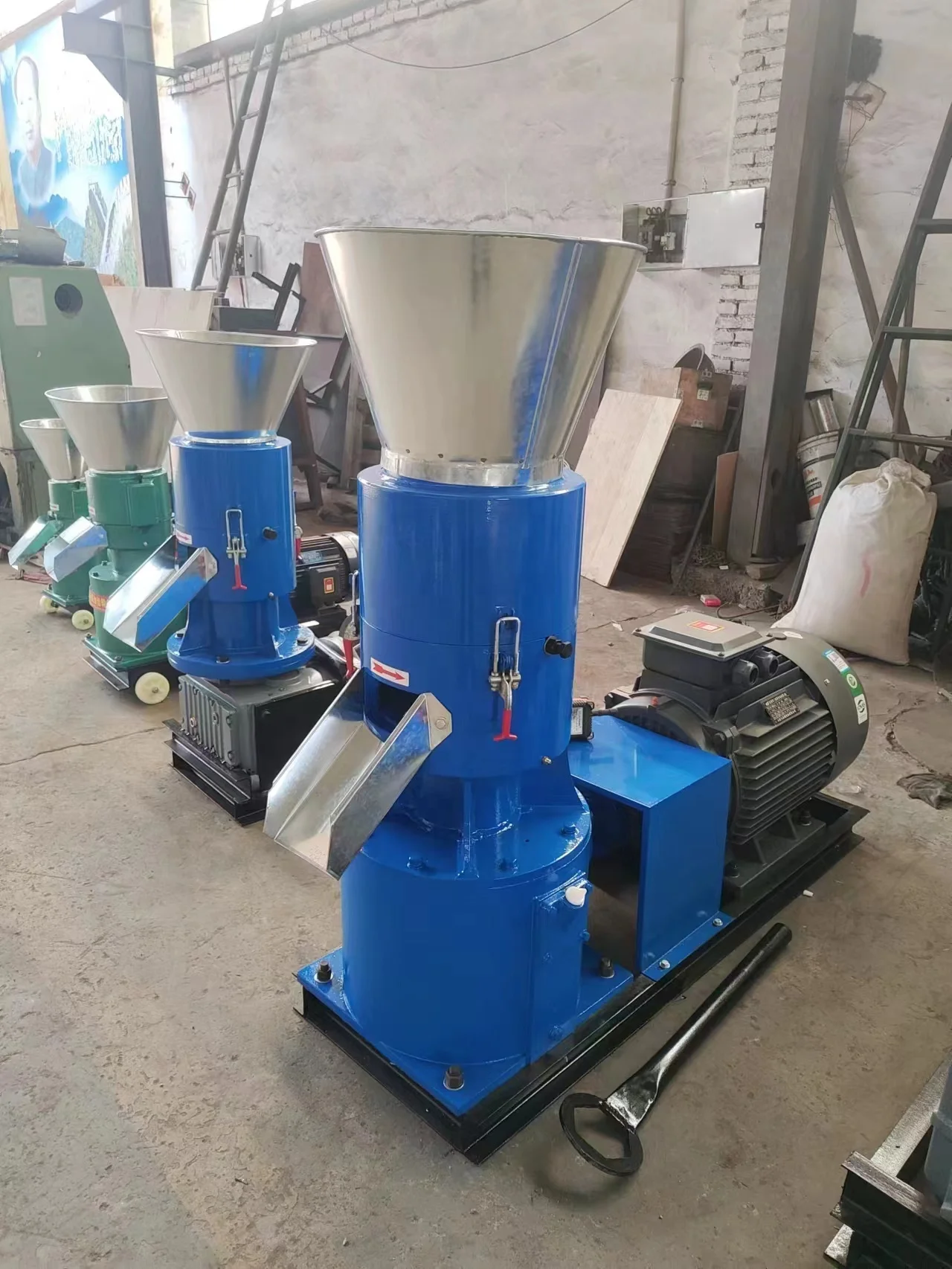 Feed granulator making animal pellet milling machine for chicken pig rabbit  sheep pelletizer  for animal feeds