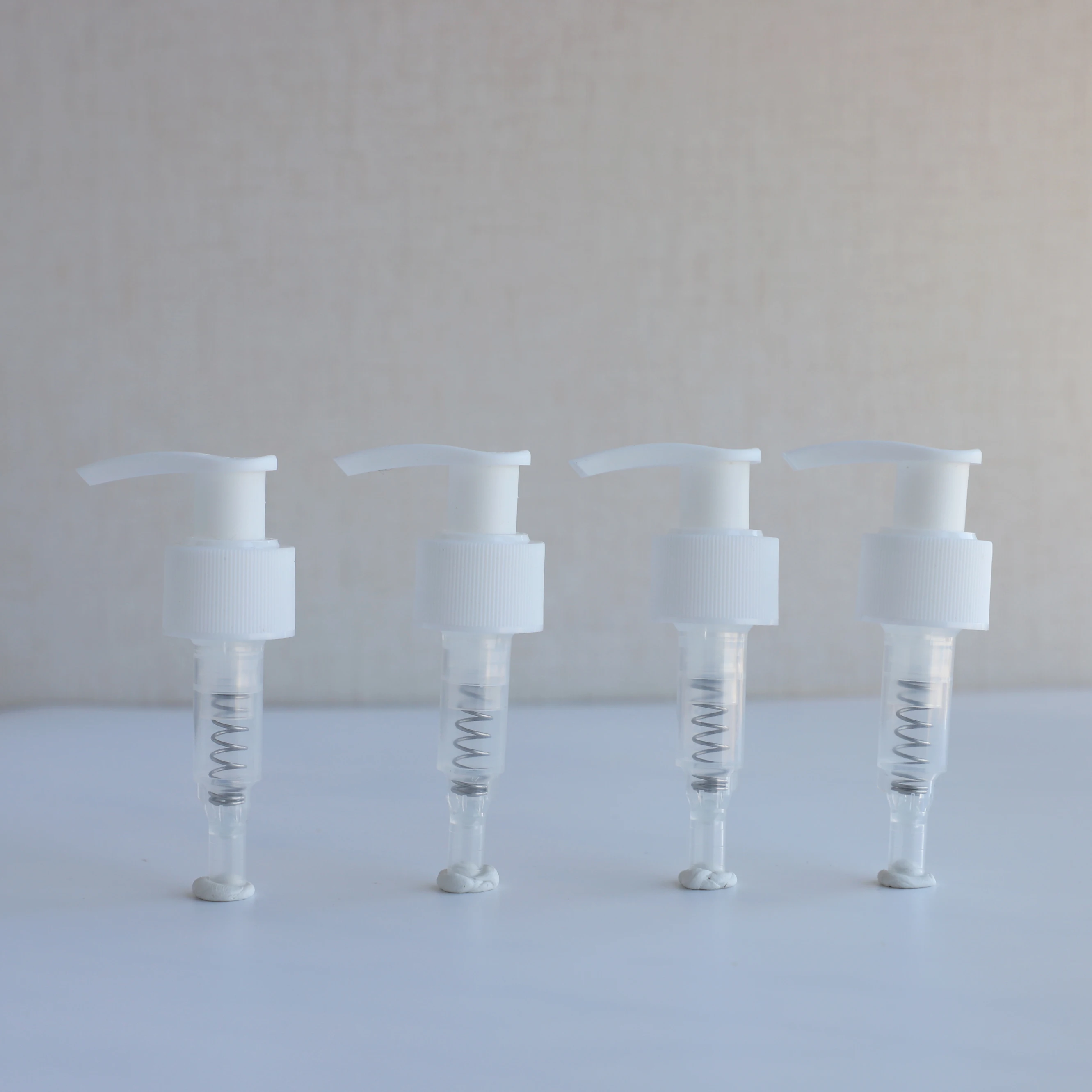 In Stock 24 410 White Plastic Lotion Pump Shampoo Dispenser Pump