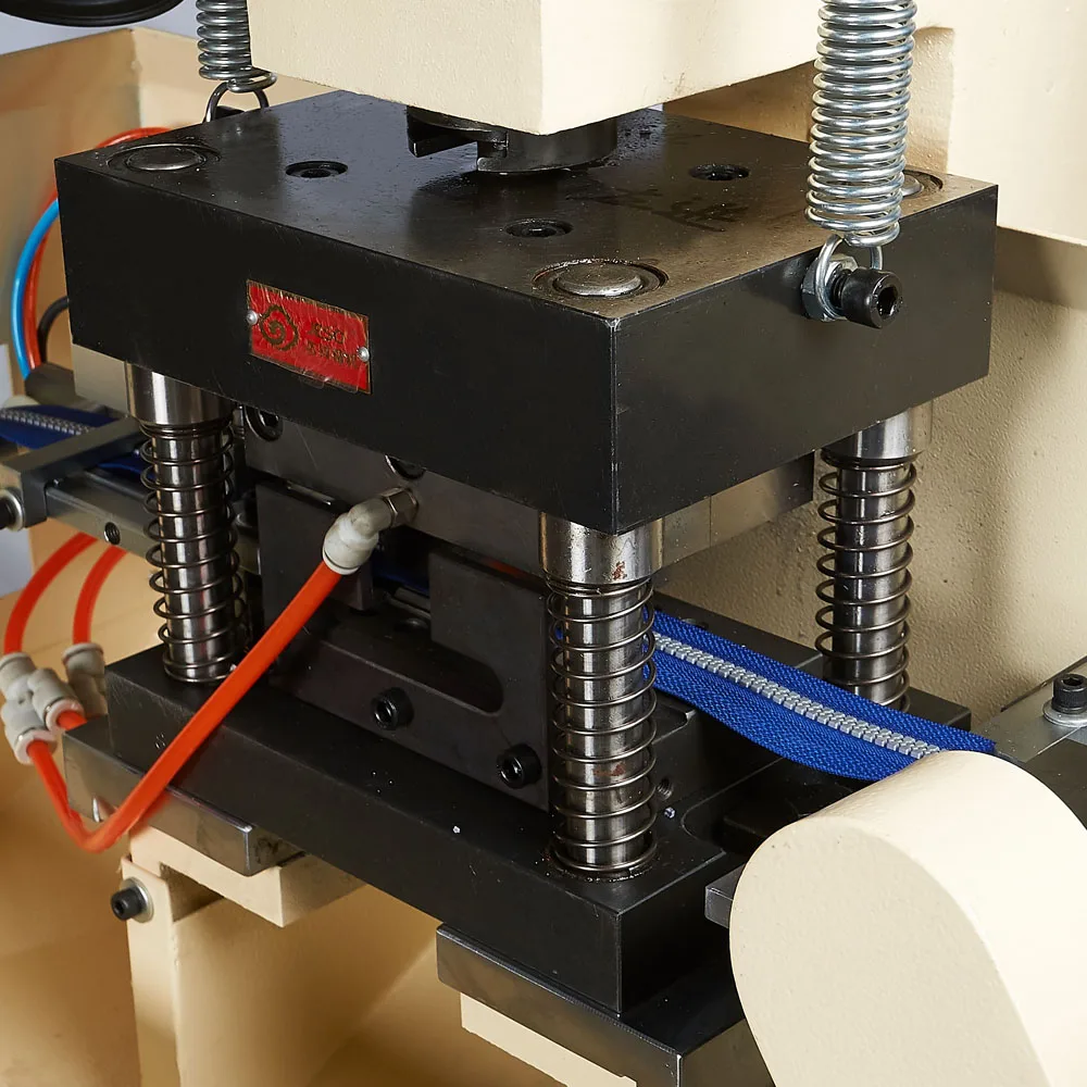 automatic long chain plastic zipper gapping machine zip gapping machine