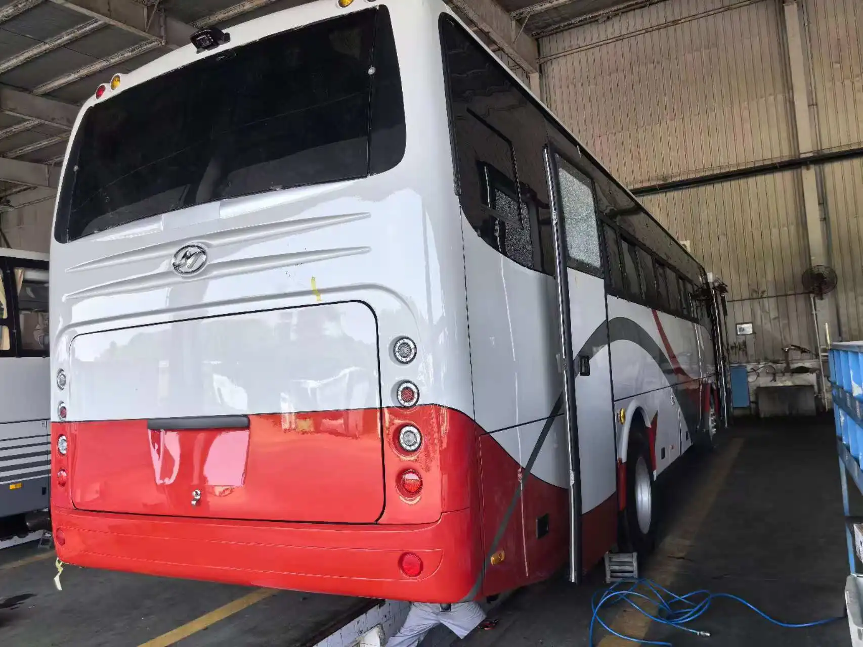 Top Quality in Integral Power Steering Gear Design Higer Coach Bus Offers a Luxurious and Comfortable Seating Experience