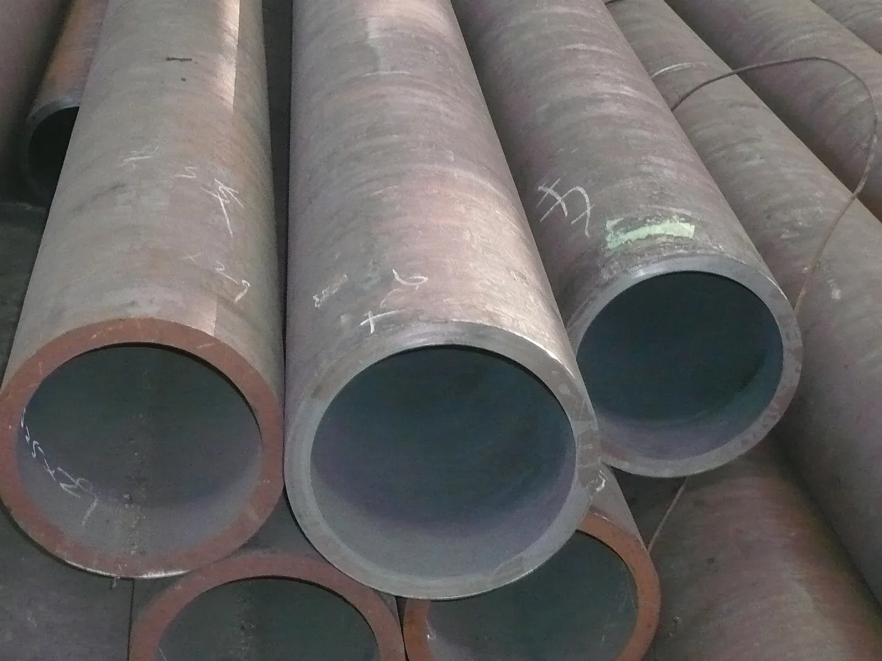 Specifications Customized Steel Seamless Pipe Large Diameter 28 Inch 32 Inch Carbon Steel Pipes