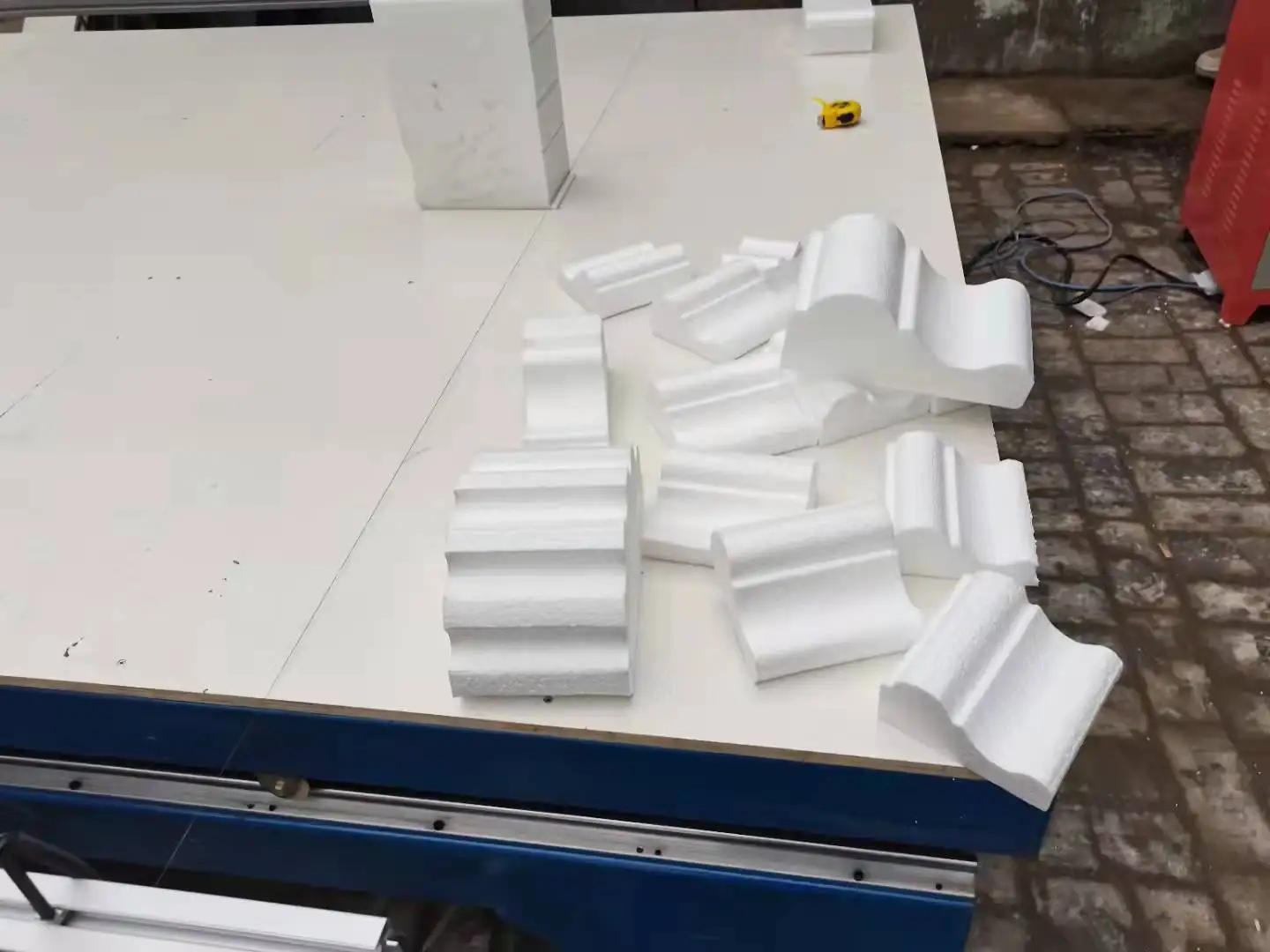 High Density Automatic Vertical Cnc Hot Wire Foam Cutter Styrofoam Cutting Machine Price