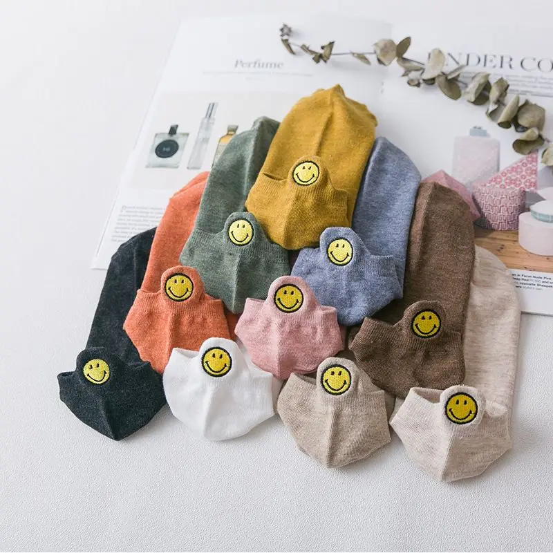 Wholesale Spring Funny Heel Embroidery Cartoon Smiling Face Short Socks Soft Cotton Fashion Smiley Women Ankle Socks