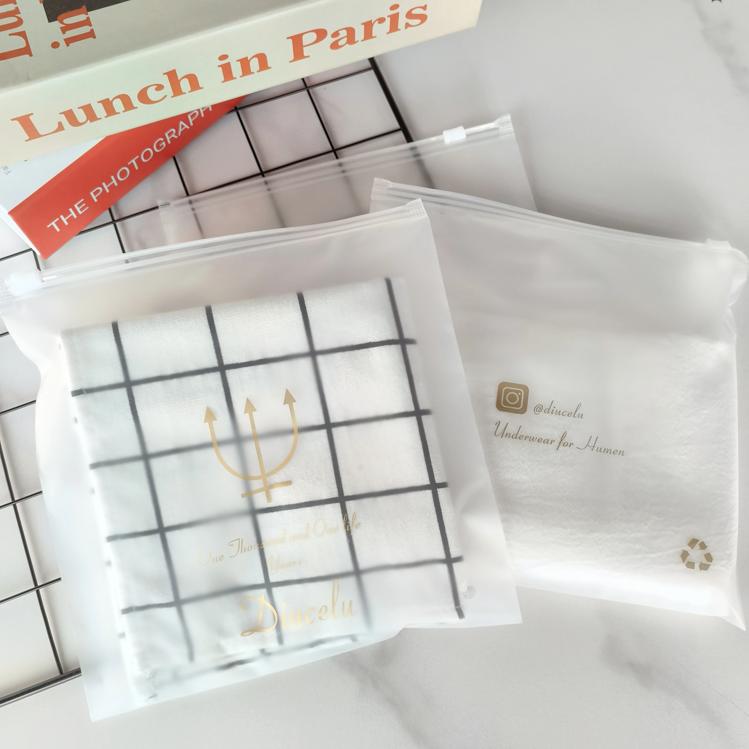 Plastic Clothes Plastic Zipper Bag Plastic Clear Zip Lock Bags Custom Frosted Zipper Bags For T Shirts