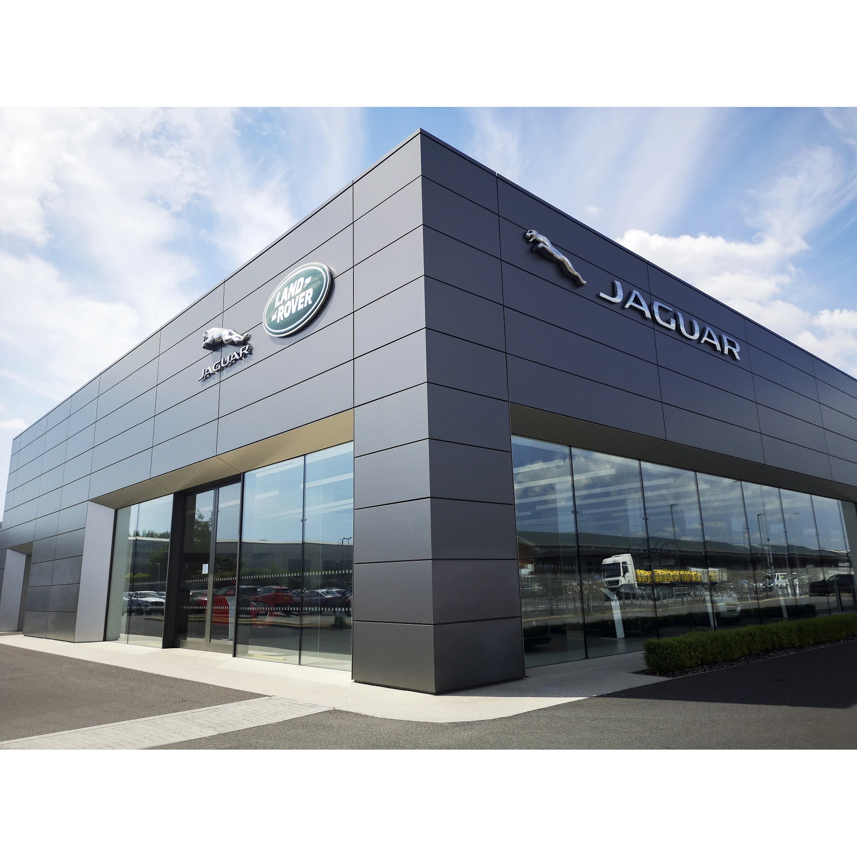 Steel structure construction prefabricated car showroom metal frame office building with modern design