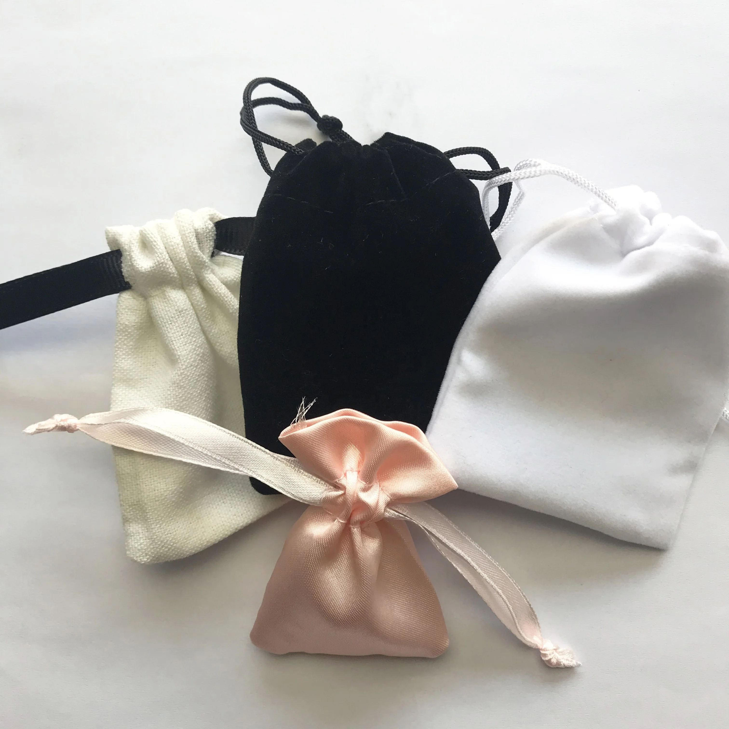 Wholesale Customized High End Gift Jewelry Pouch Bags Custom Logo Jewelry Box  A1 Drawstring Velvet White