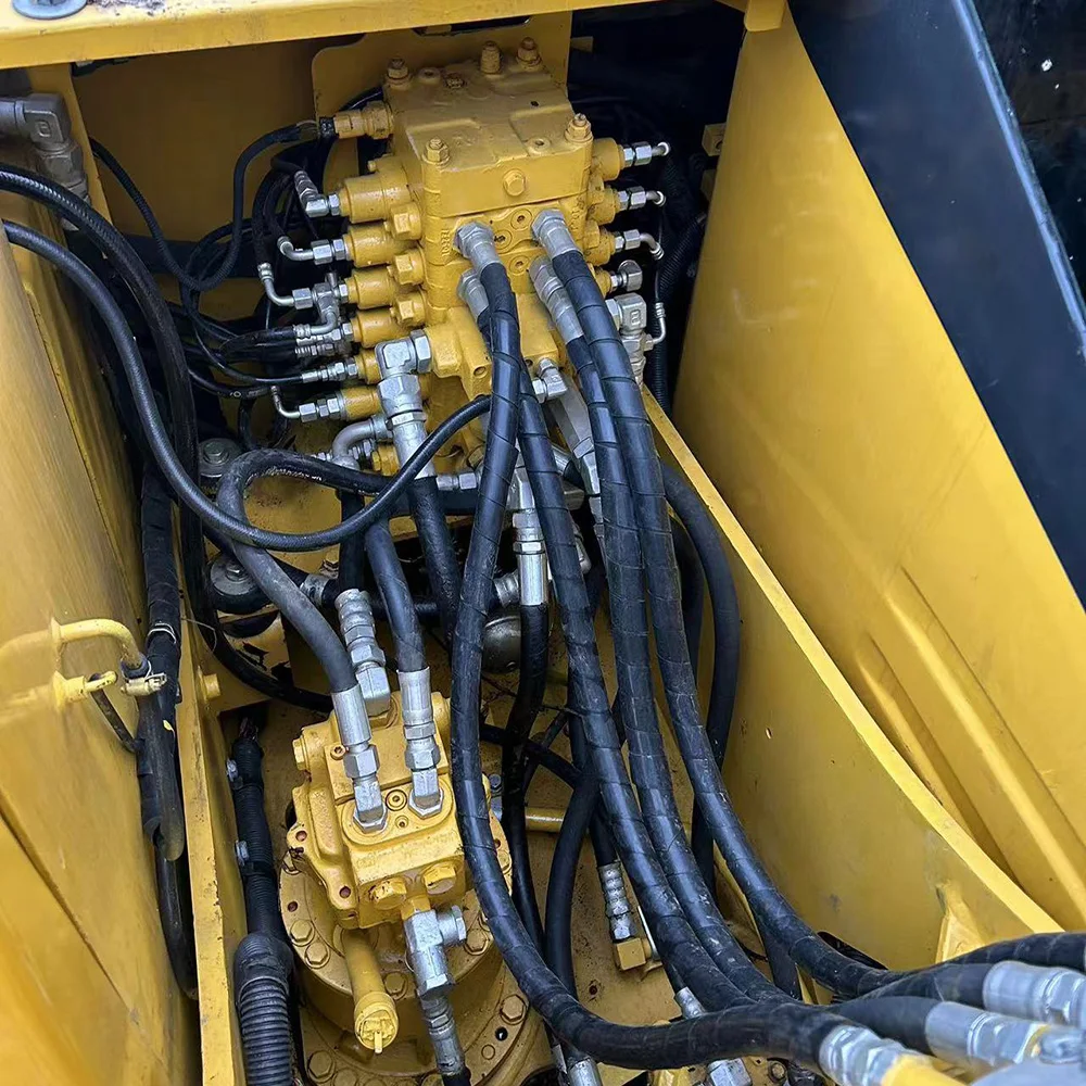 Экскаваторы Komatsu pc130 очень хорошие характеристики землеройные машины экскаватор