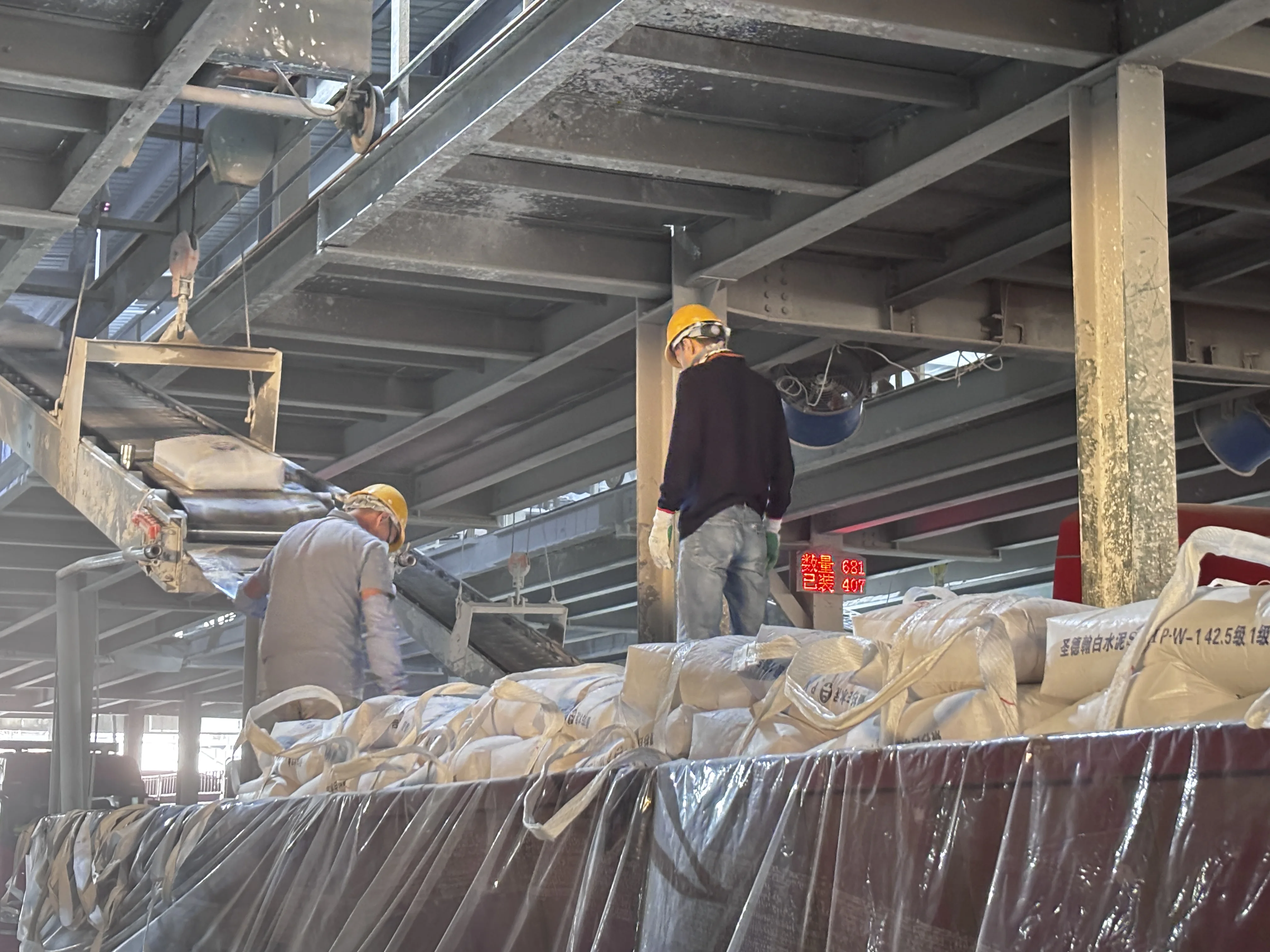 China manufacturer 89 Whiteness silicate cement for sculpture and putty white cement