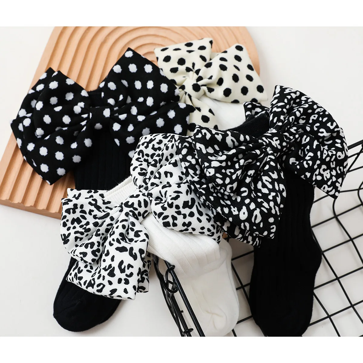 Black and white sweet cool style baby girls baby foreign air tube socks 100 days photo polka dot bow headband set