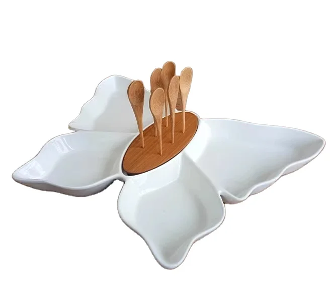 Декоративная белая керамическая тарелка в форме бабочки