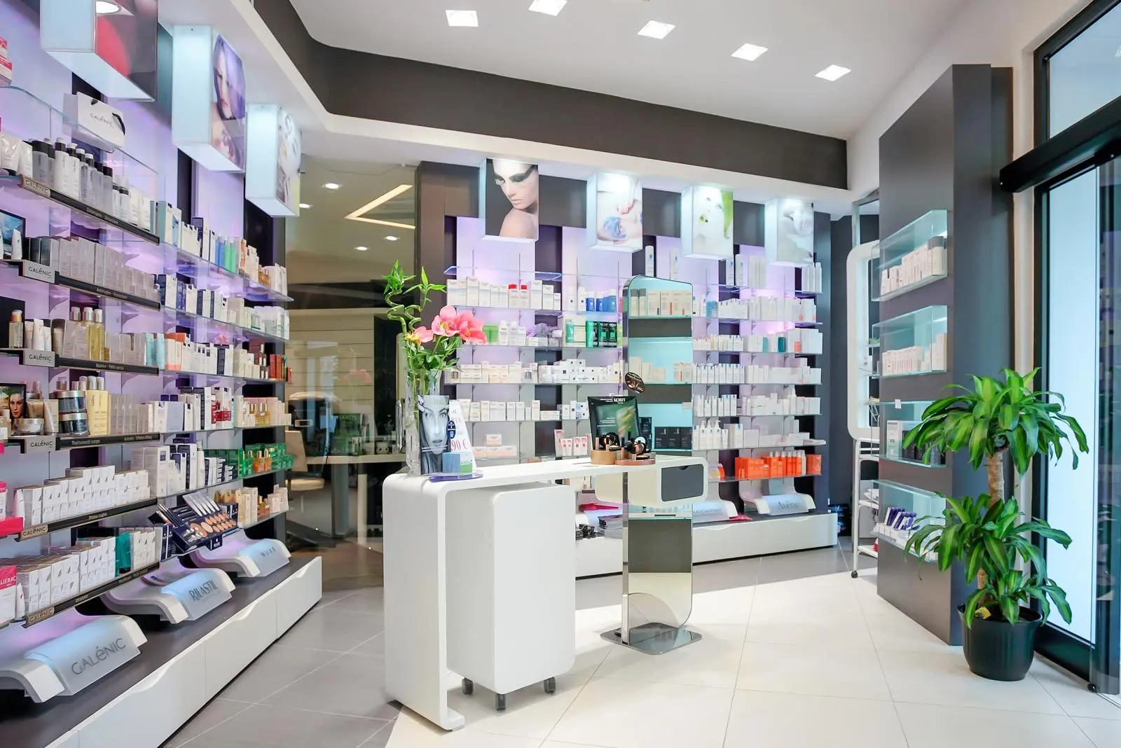 Cosmetic shop interior decoration design cosmetic shelf pharmacy for store