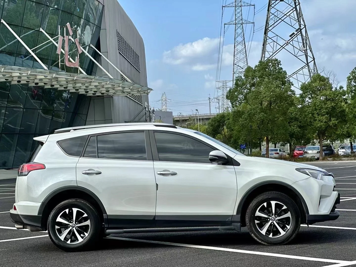 Оптовая цена достаточно используемые Toyota RAV4 все модели и типы доступные 2 0 л подержанные автомобили RAV 4 для продажи