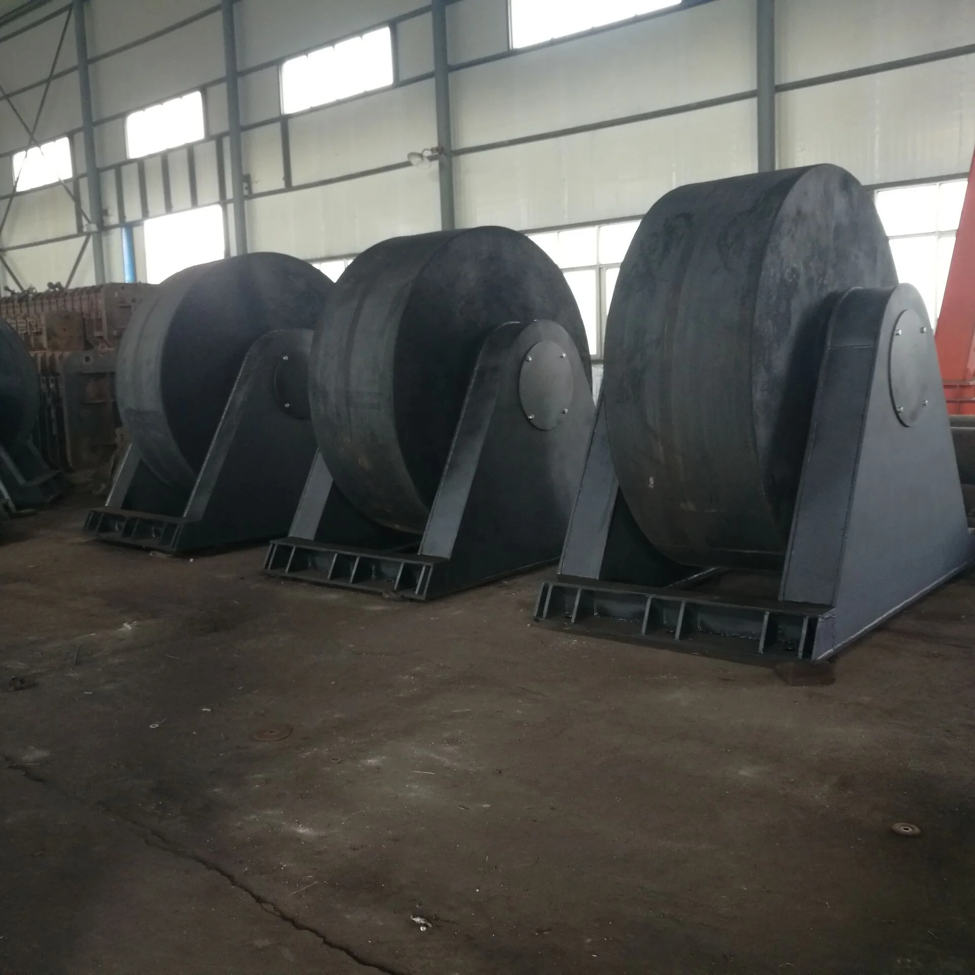 Морская швартовая док-станция угловой брызговик тип колеса. Резиновое колесо морское крыло для лодки и