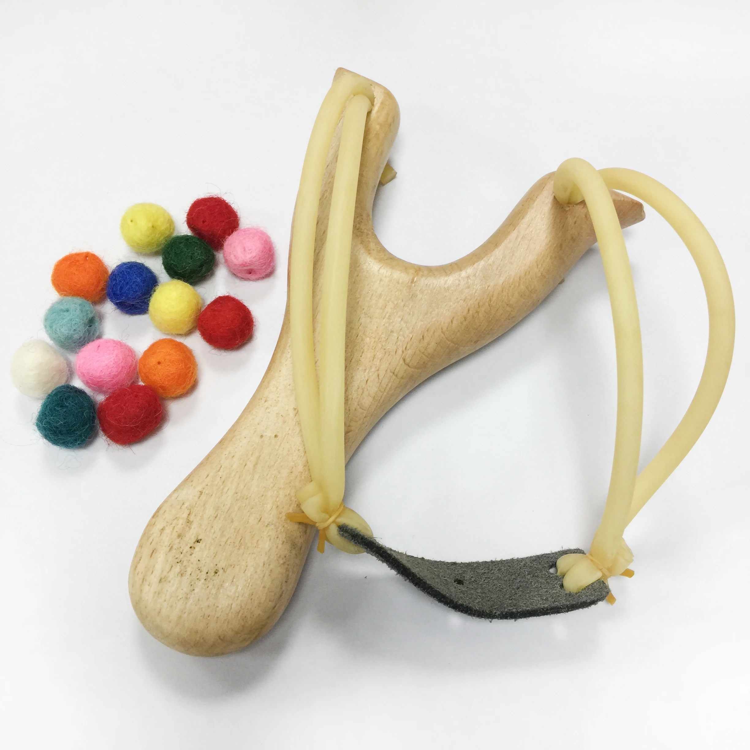 Traditional Beech Wood Slingshot and Felt ball Handmade Wooden Slingshot Children Toy Wooden Recurve Slingshot