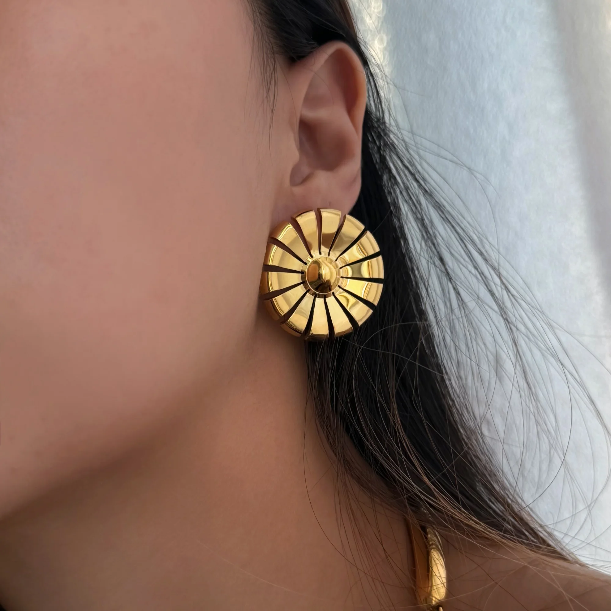 2024 Dazan New Winter HOT 18k Gold Plated Hypoallergenic Stainless Steel Vintage Gypsy Polished Sunflower Daisy Lady Earrings