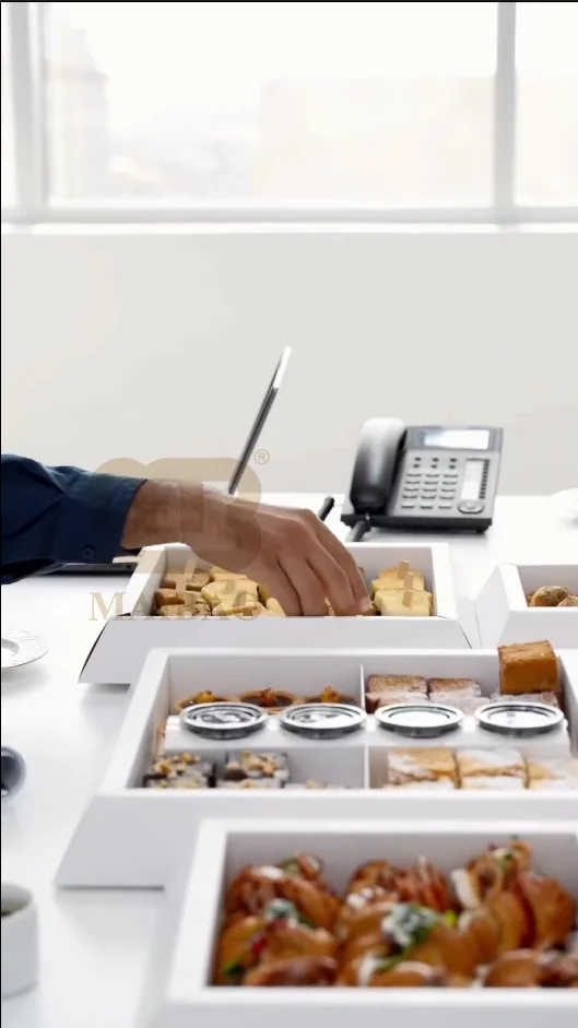 custom food grade Paper Catering Packaging Platter With Dividers Lid stored cake bread dessert takeout pyramidal grazing box