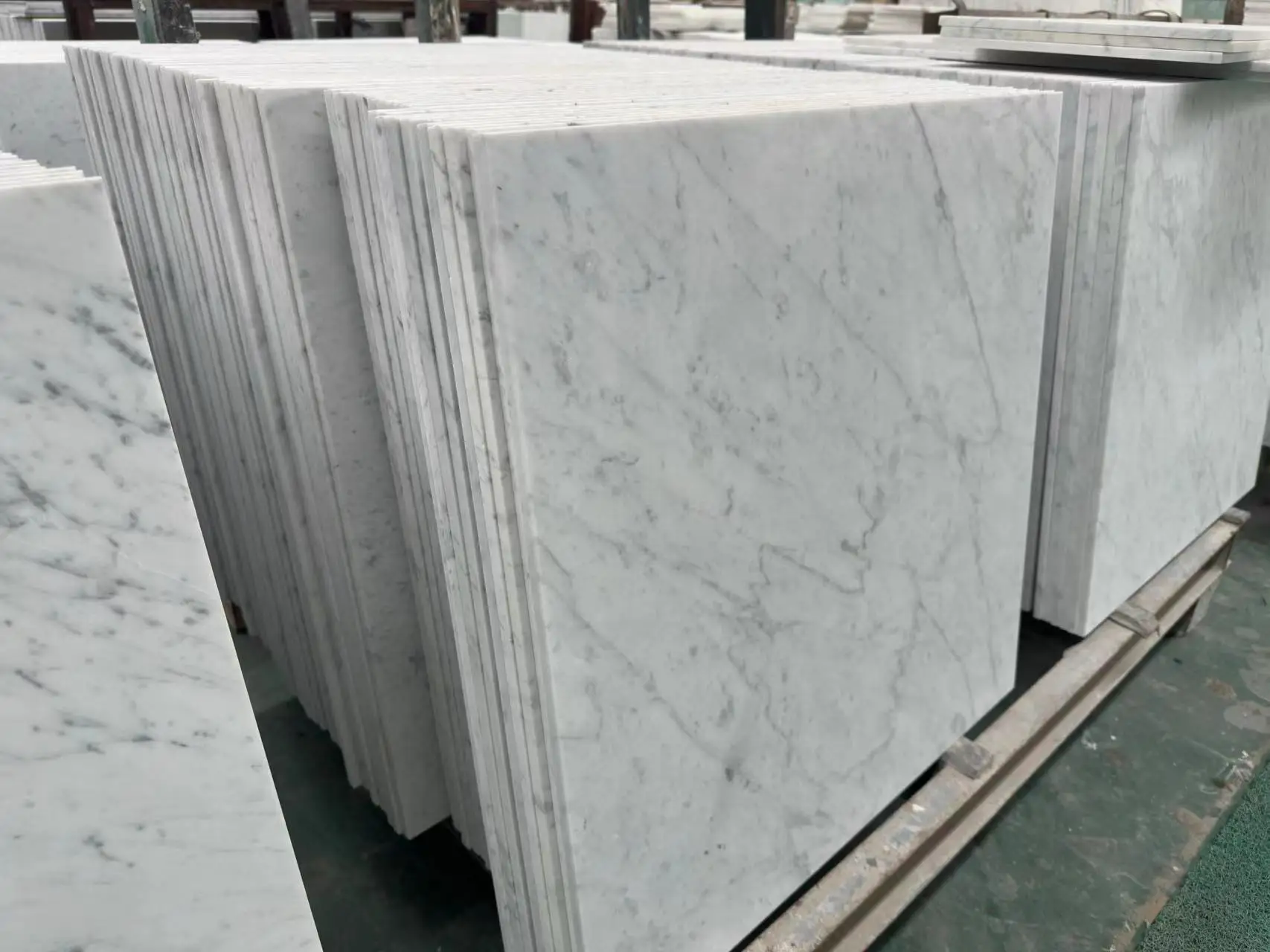 Factory Direct Wholesale Natural Stone Carrara White Marble Tiles for White Marble Flooring Wall Cladding Design