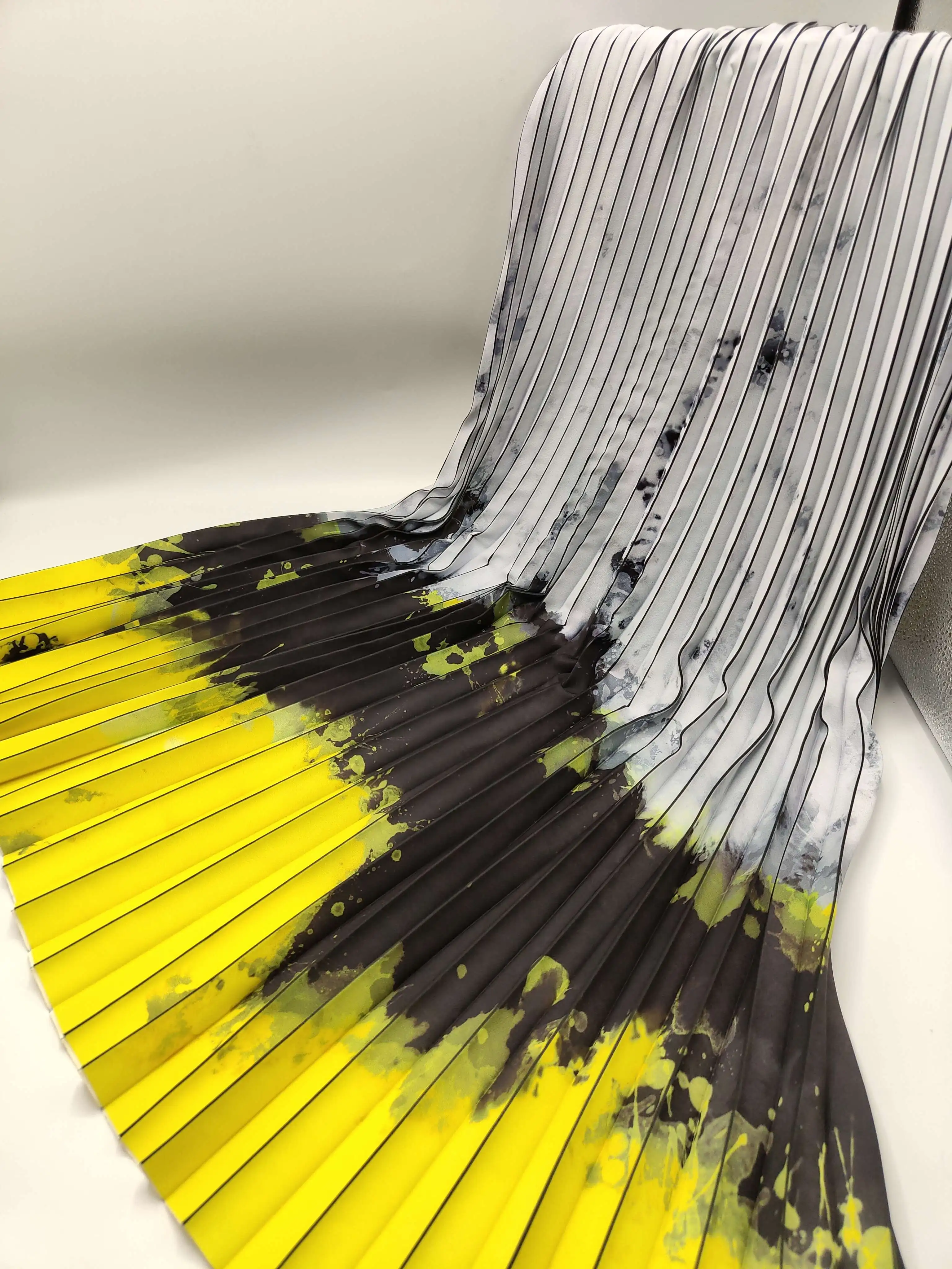 Soft Drooping 100 Polyester Printed Pure Plain Pleated Chiffon Crepe Fabric For Lady Skirt Pants