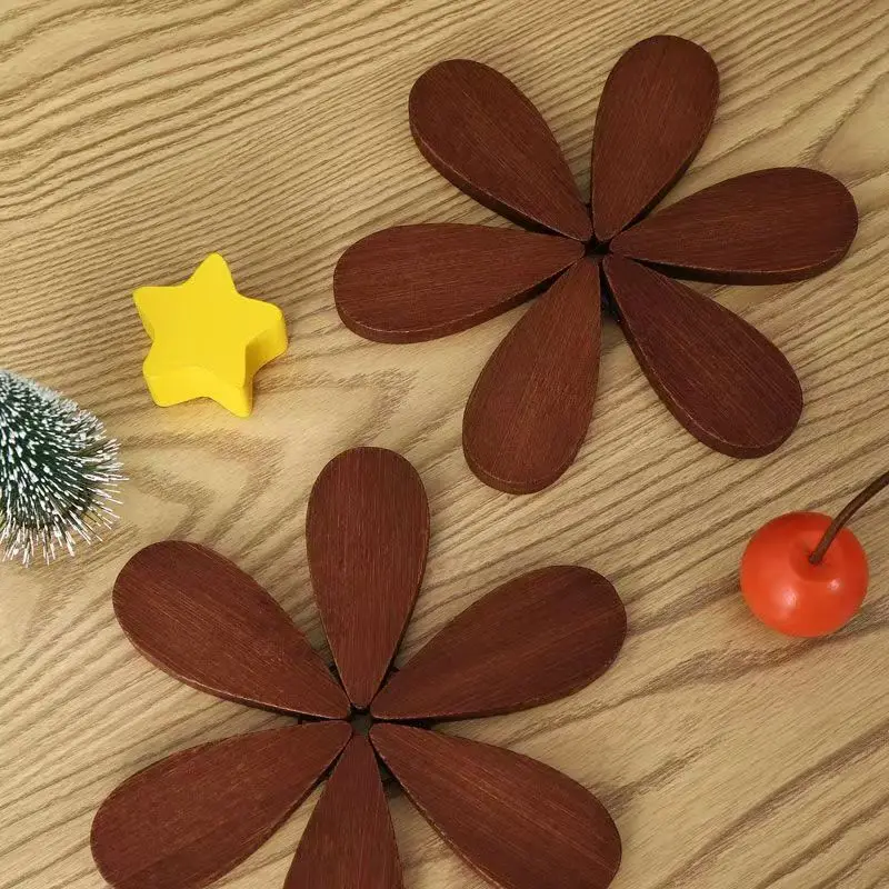 Wooden Trivets Dining Table Mat Potholders Heat-Resistant Decor Wood Christmas Tree Coasters Set with Holder for Hot Cookware