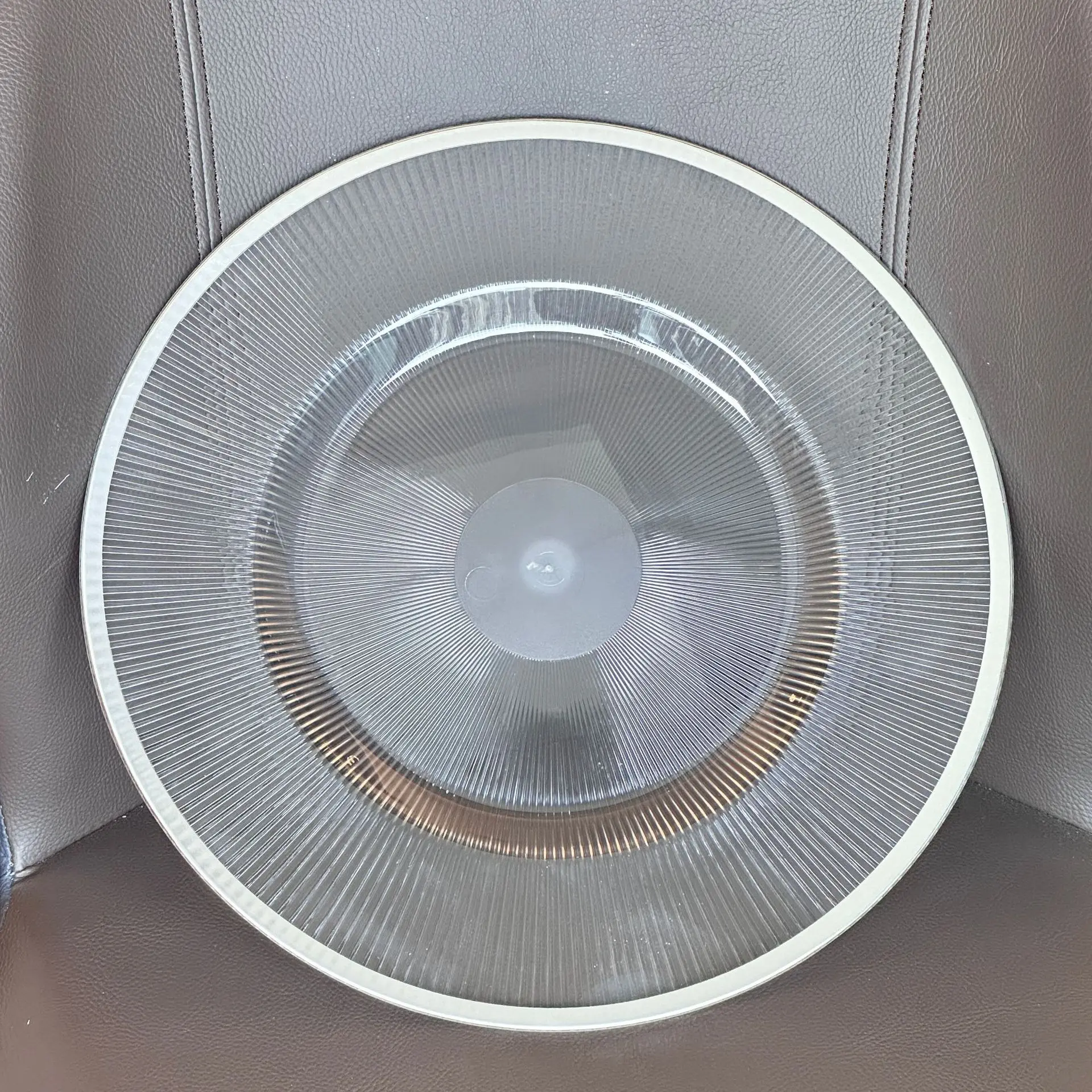 Gold Rim round PP Thread 33cm Clear Plastic Charger Plates Sustainable Engraving Technique Wedding Table Decoration Plate Dish