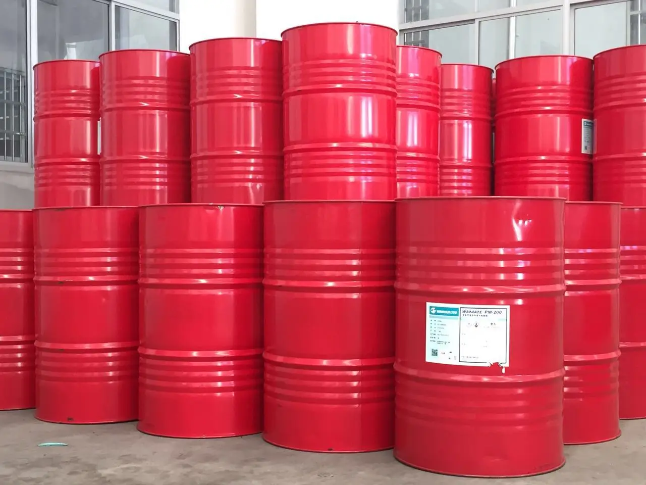 China Manufacturer direct sale Origin Mdi Methylenediphenyl Diisocyanate Pm200 Polymeric Mdi CAS 101-68-8