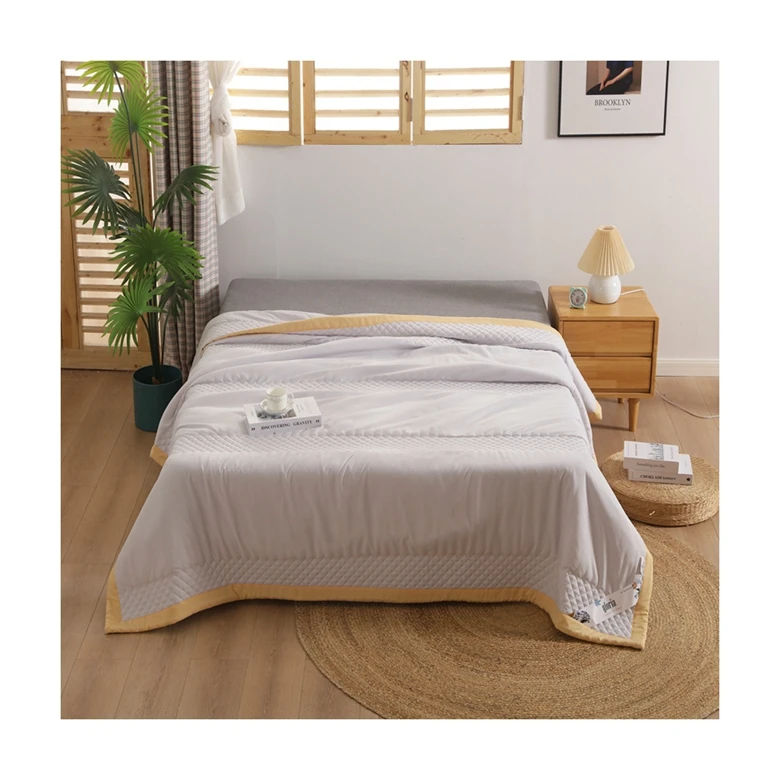 Home polyester filling pretty pattern quilted throws wholesale quilts sets cotton microfiber quilt