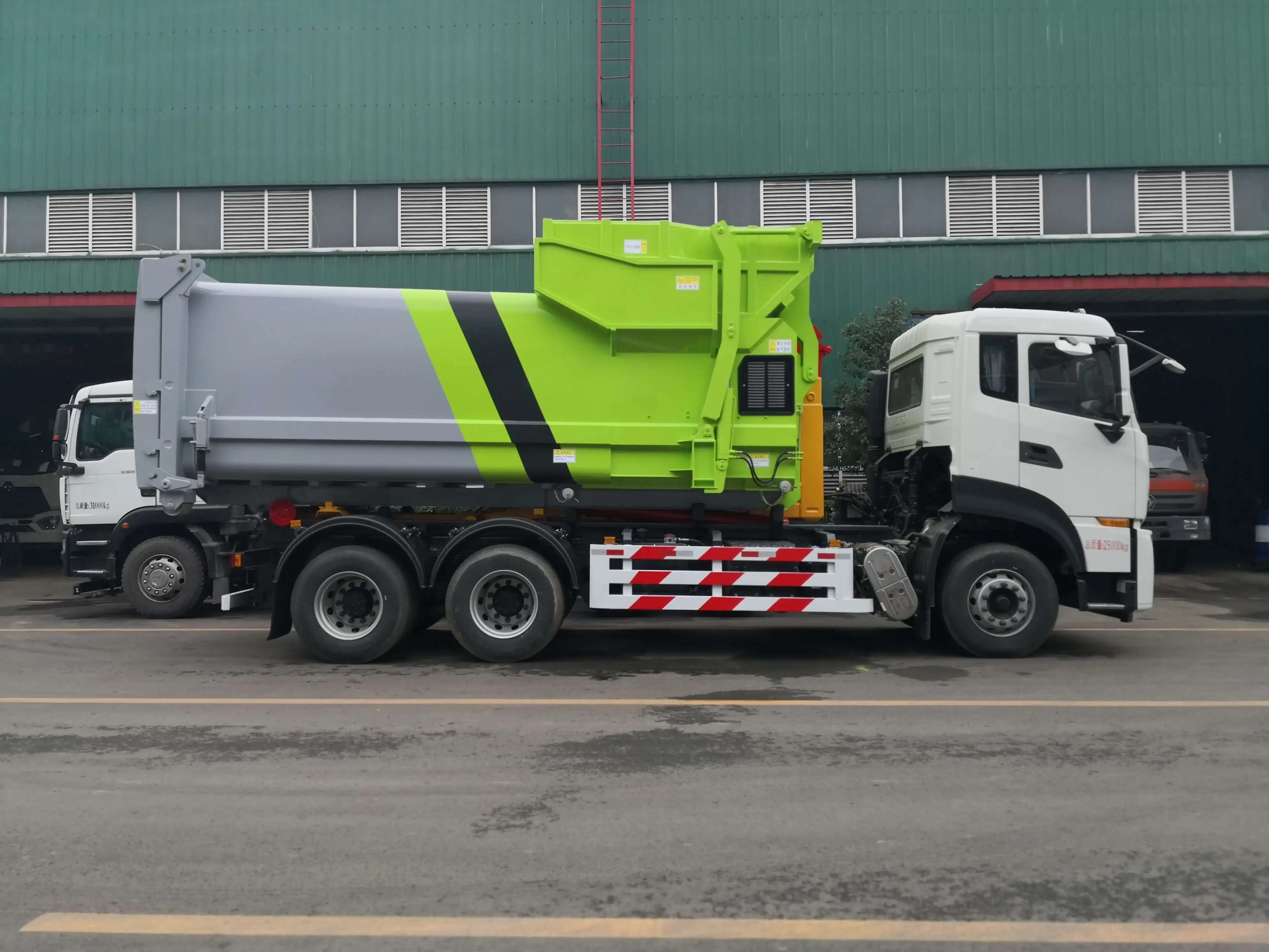 China Manufacturers 18cbm Mobile Compressed Garbage Station Hook up Garbage Trucks for Sale