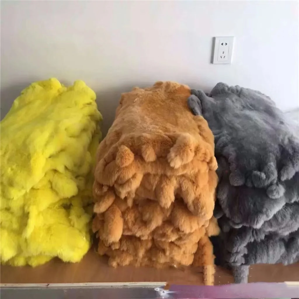 Wholesale Top Quality Cheap Price Natural Dyed Color Rex Rabbit Fur Skin Pelts for Women Coat Trim Collar Bag